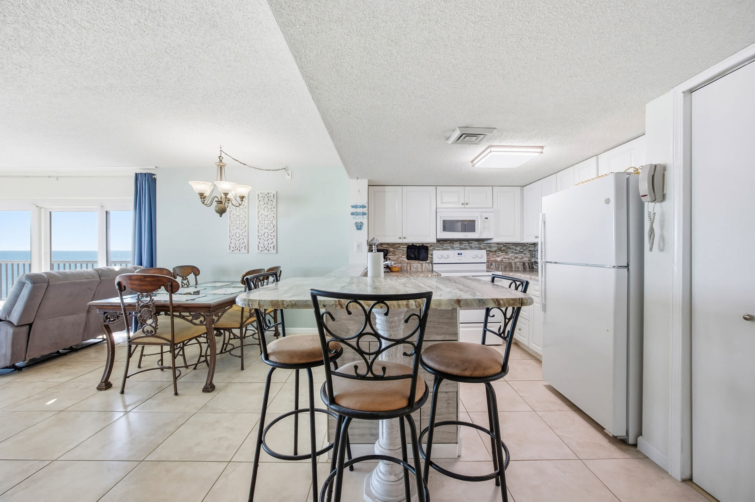 Serenity Suite Oceanfront w Reclining Sofa