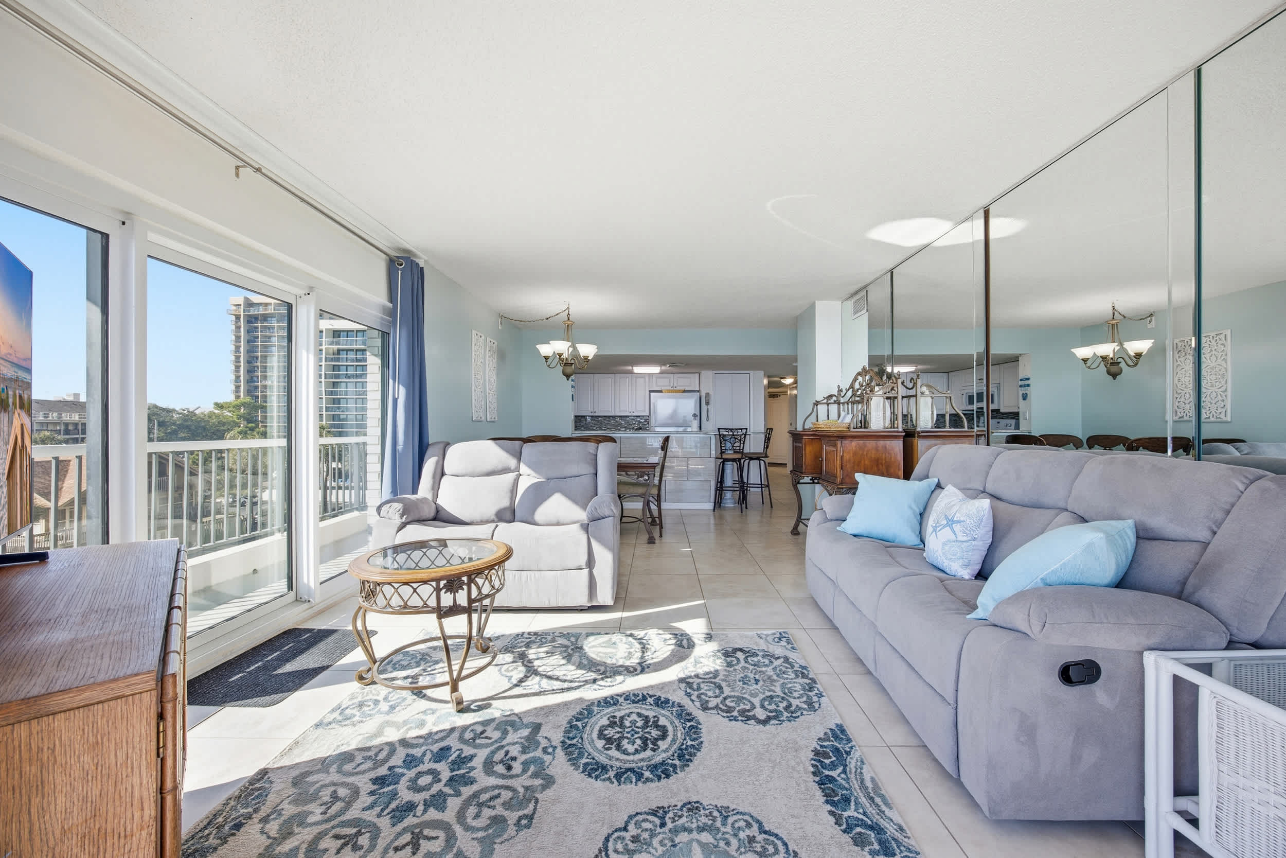 Serenity Suite Oceanfront w Reclining Sofa