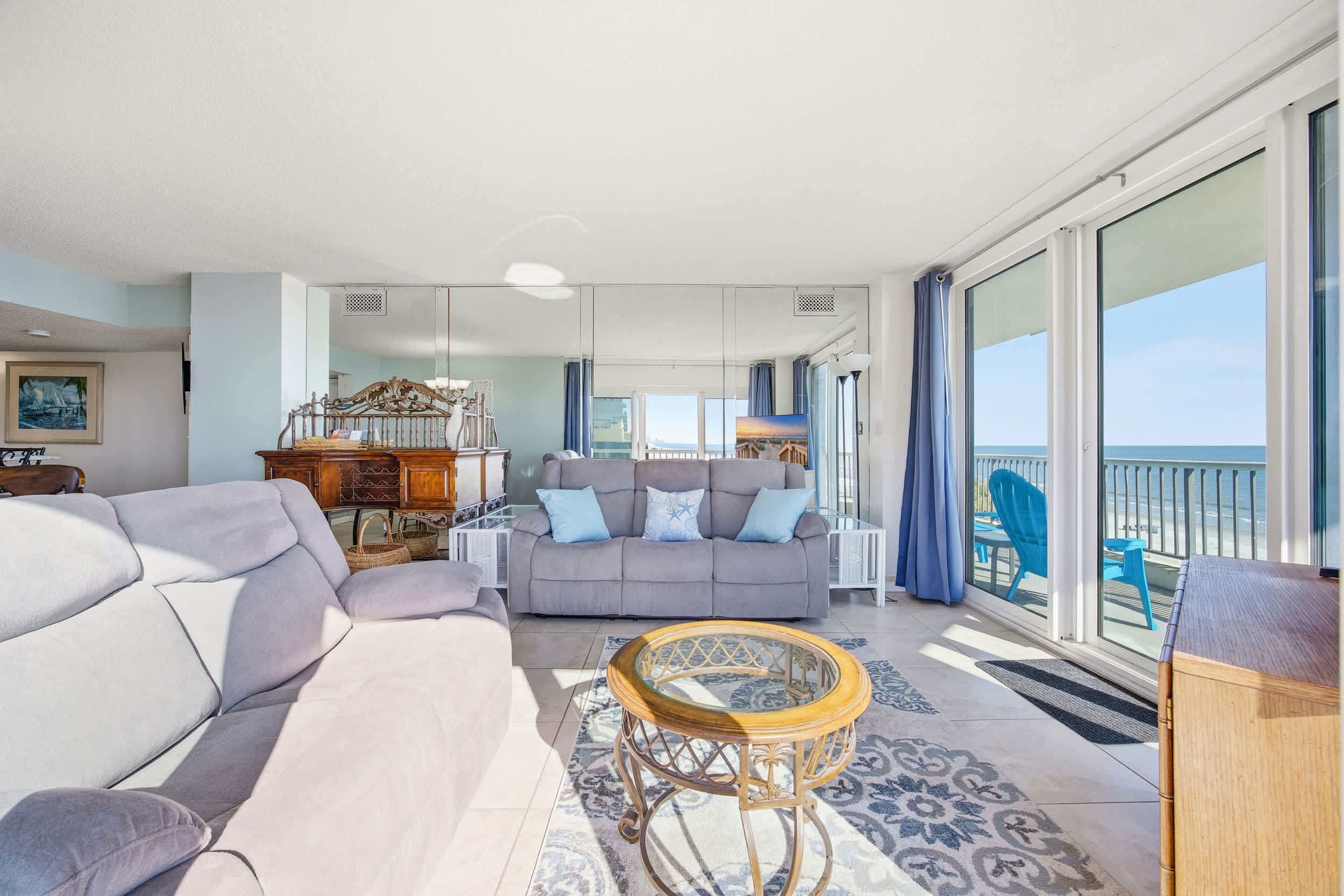 Serenity Suite Oceanfront w Reclining Sofa