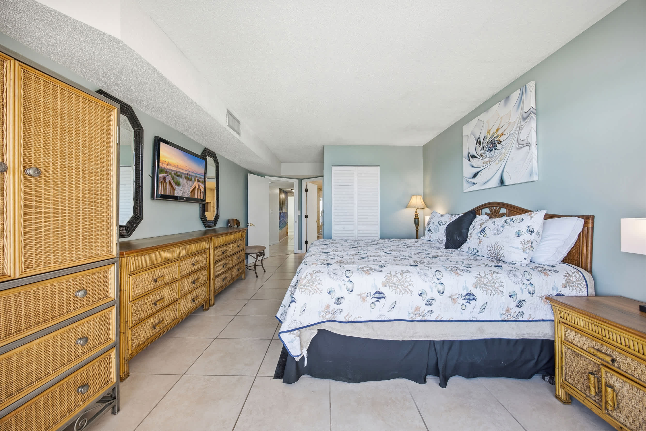 Serenity Suite Oceanfront w Reclining Sofa