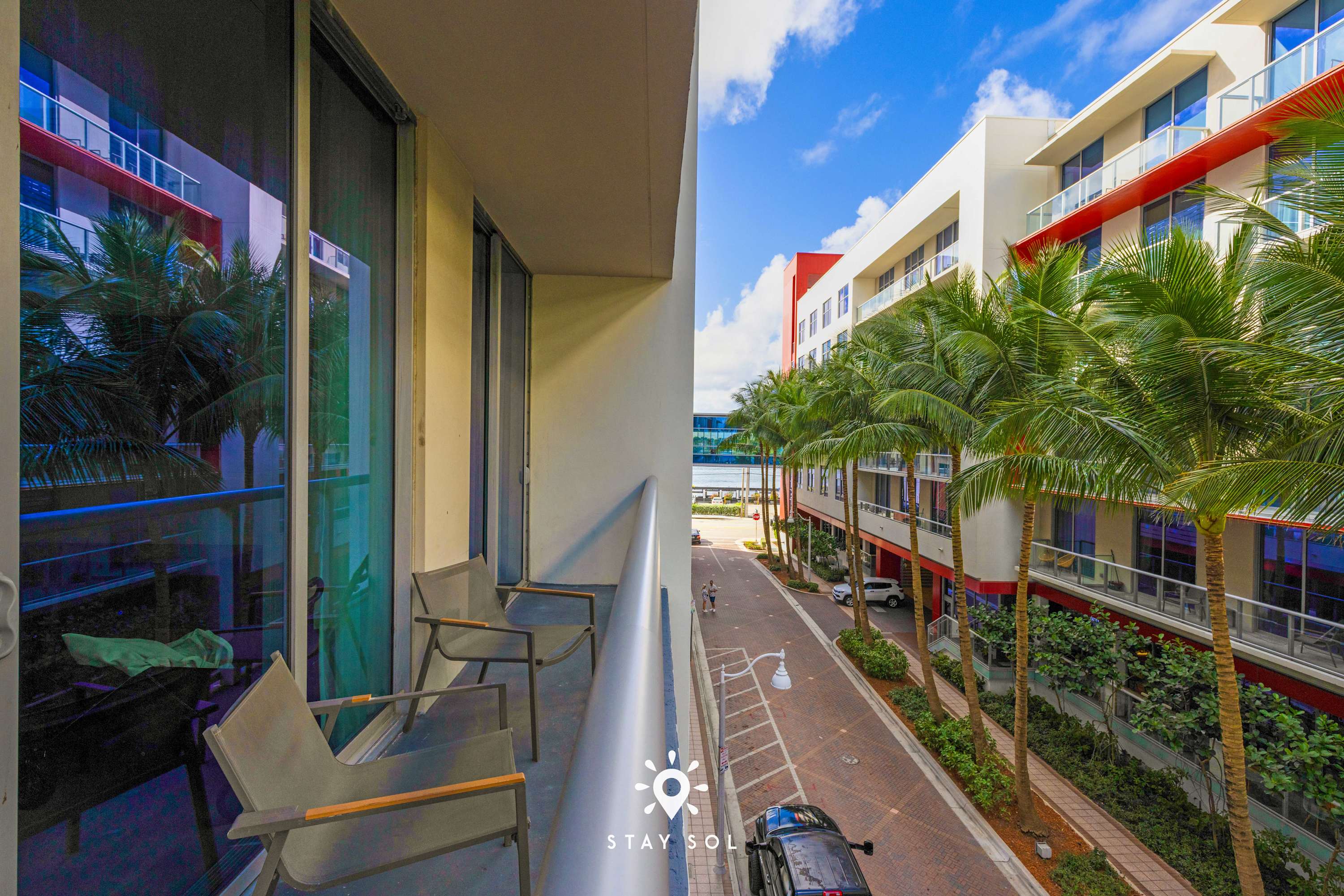 Apartment with Amazing Pool-Hollywood Beach Haven