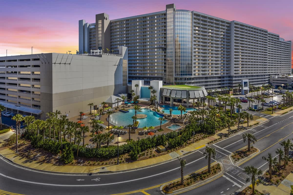 Resort-Style Stay: Pool, Gym & Bowling — Panama City Beach, FL — vacation rental