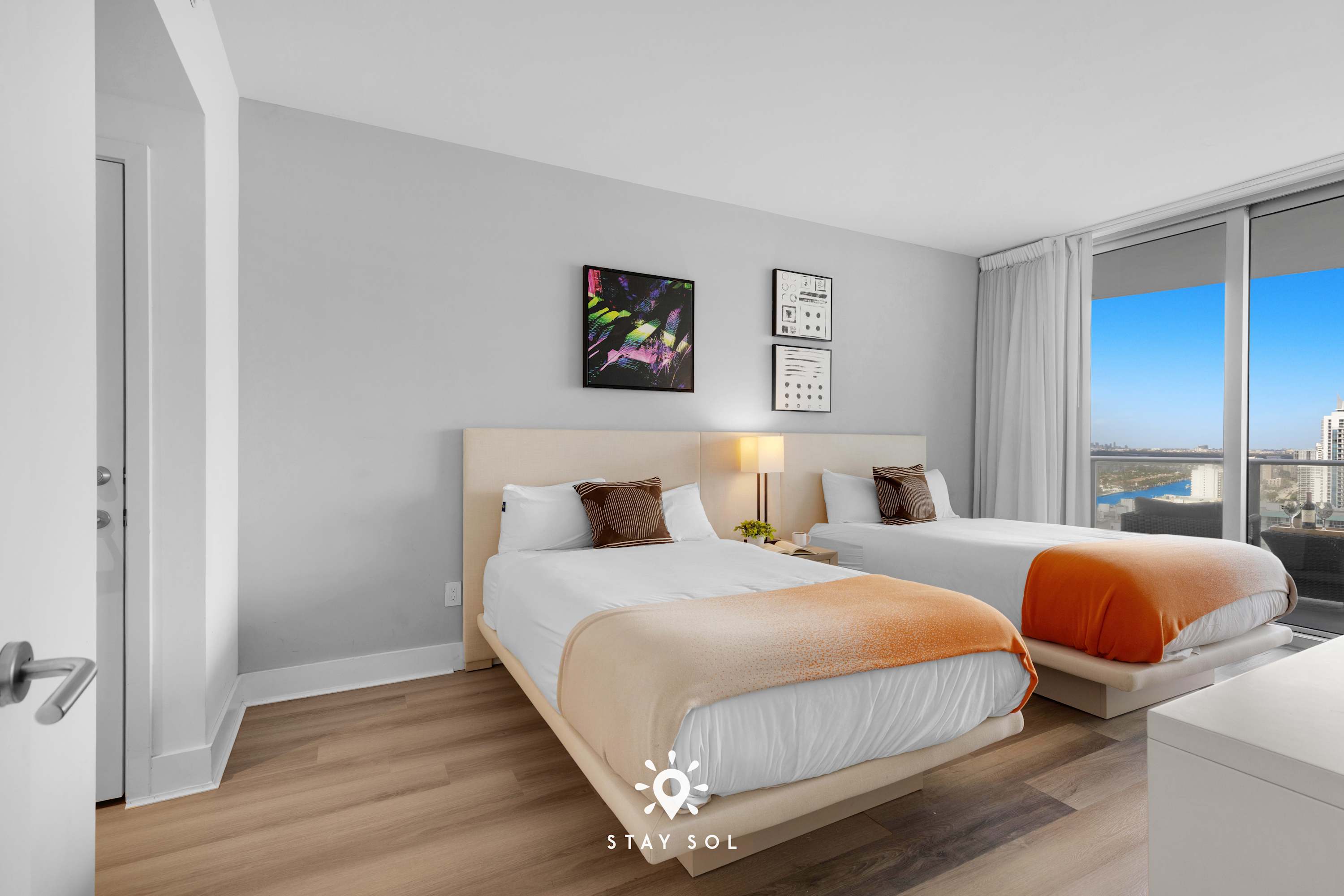 Luxury Apt with Balcony - Ocean Views & Pool