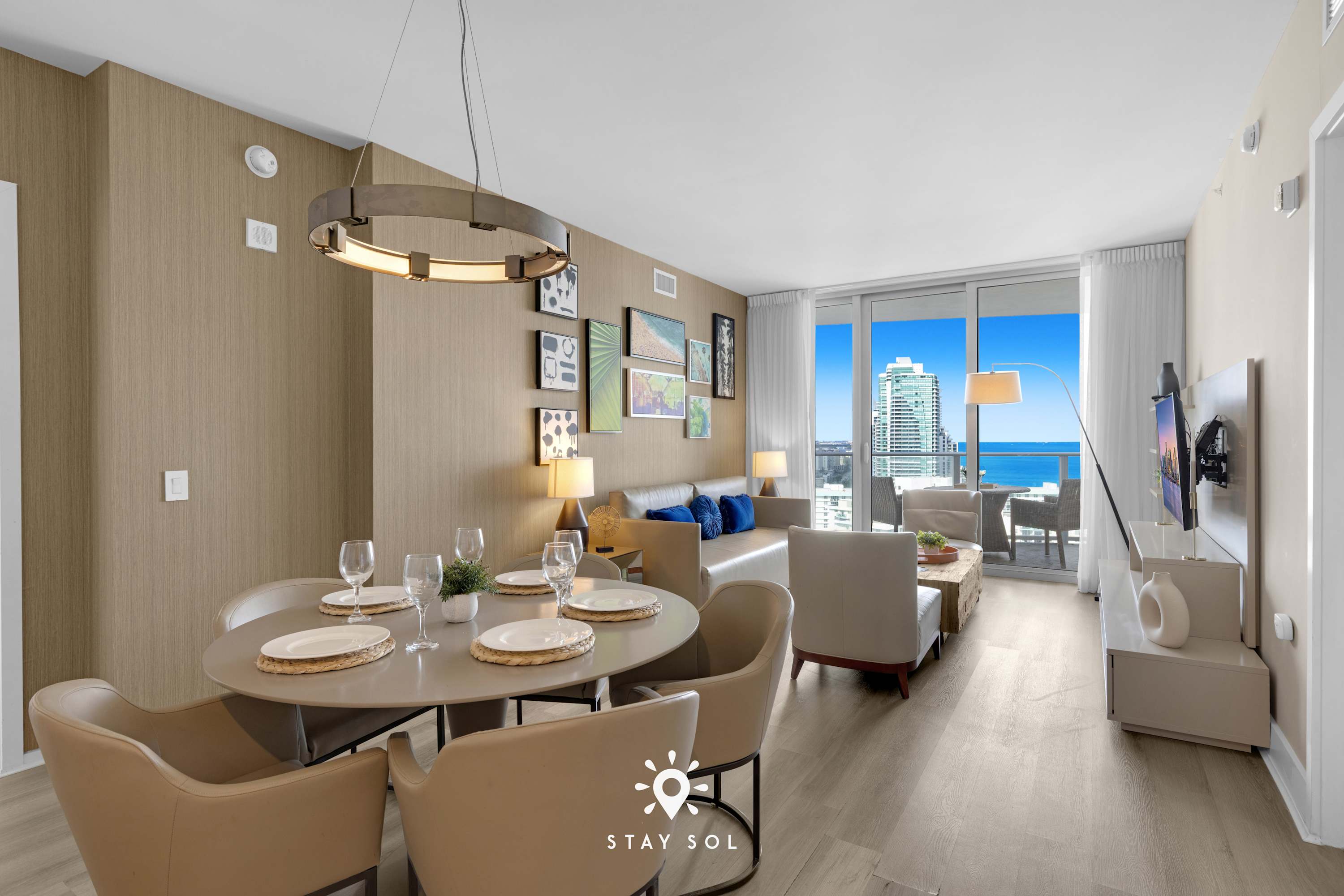 Luxury Apt with Balcony - Ocean Views & Pool