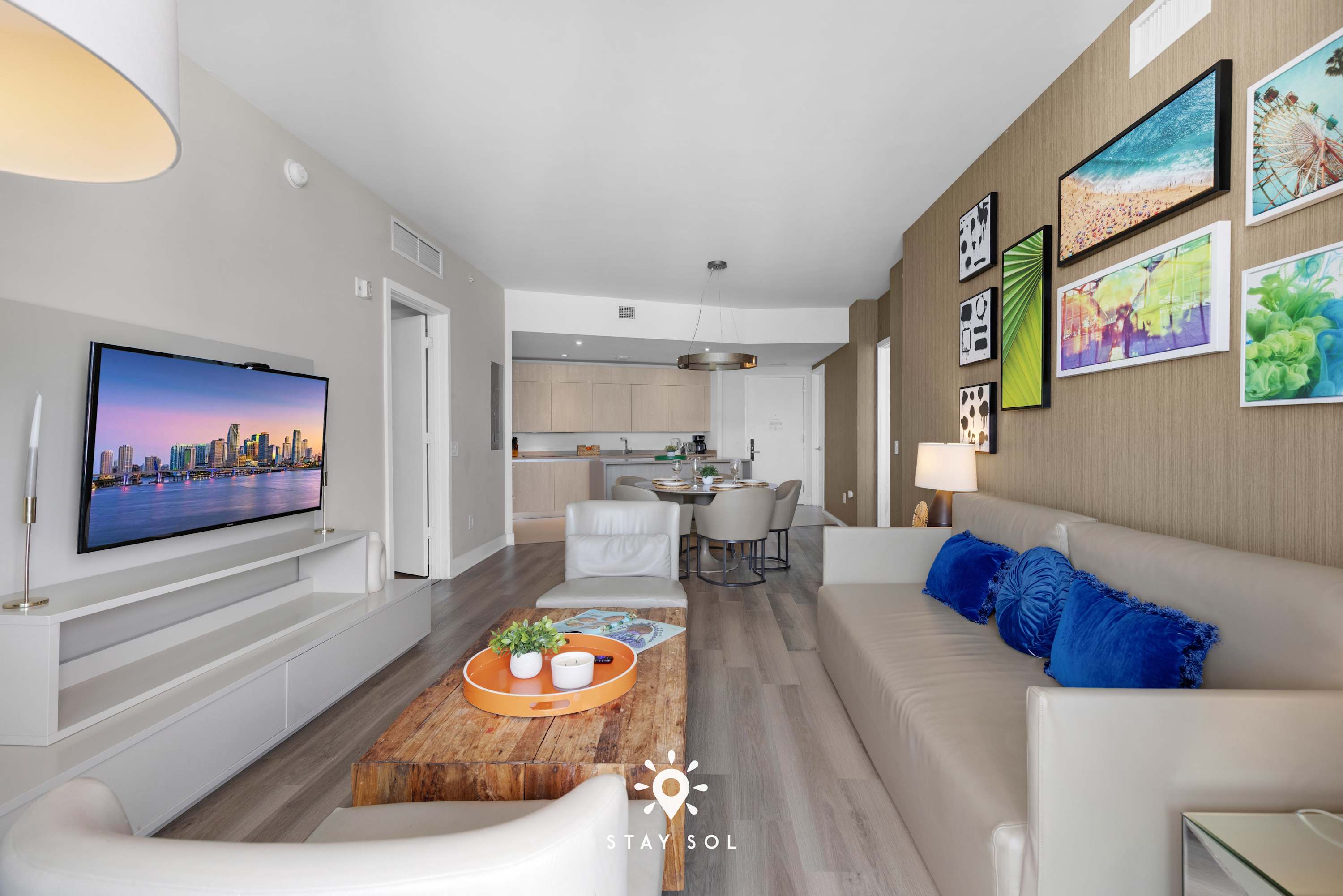 Luxury Apt with Balcony - Ocean Views & Pool