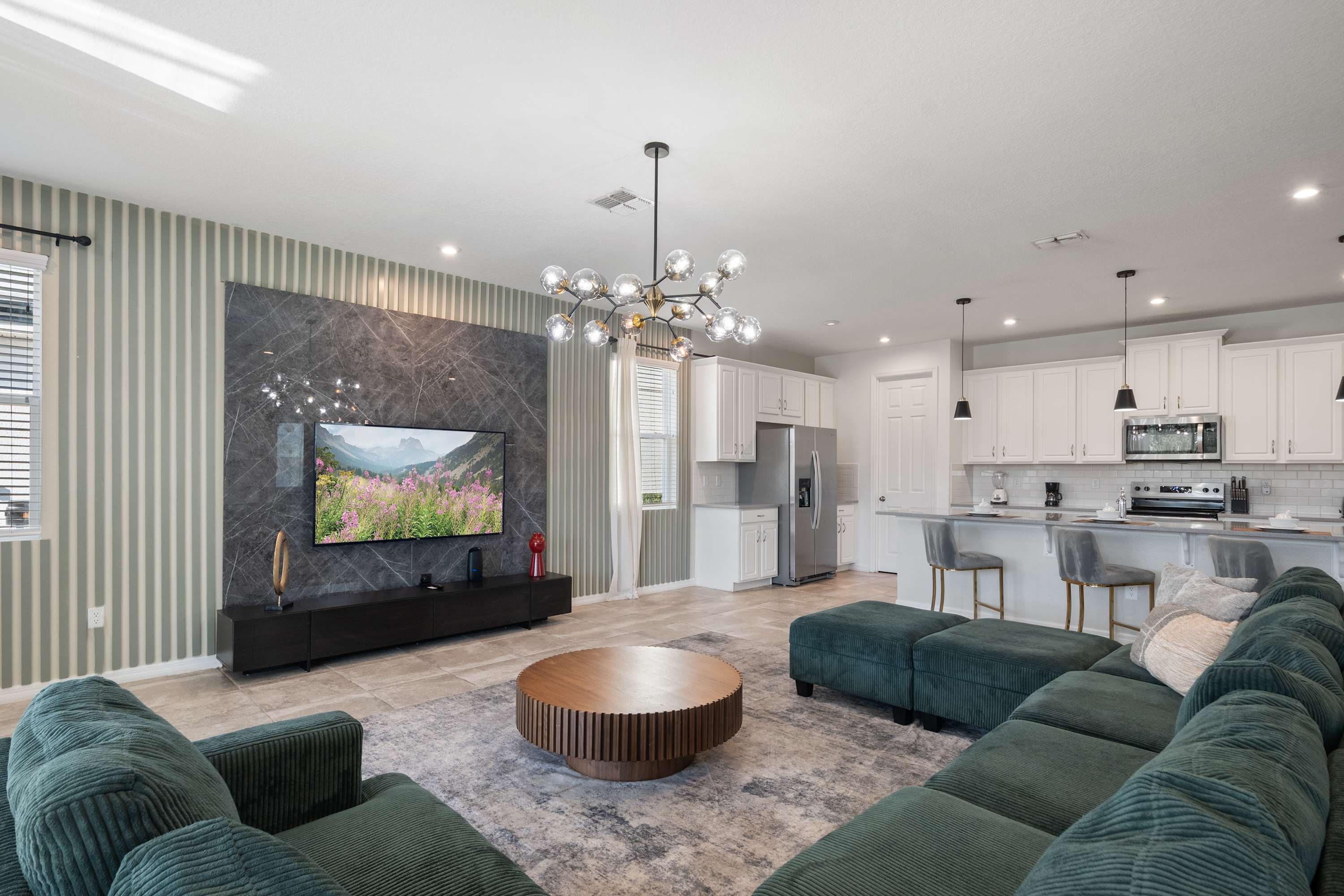 8954HRA Solara Photo