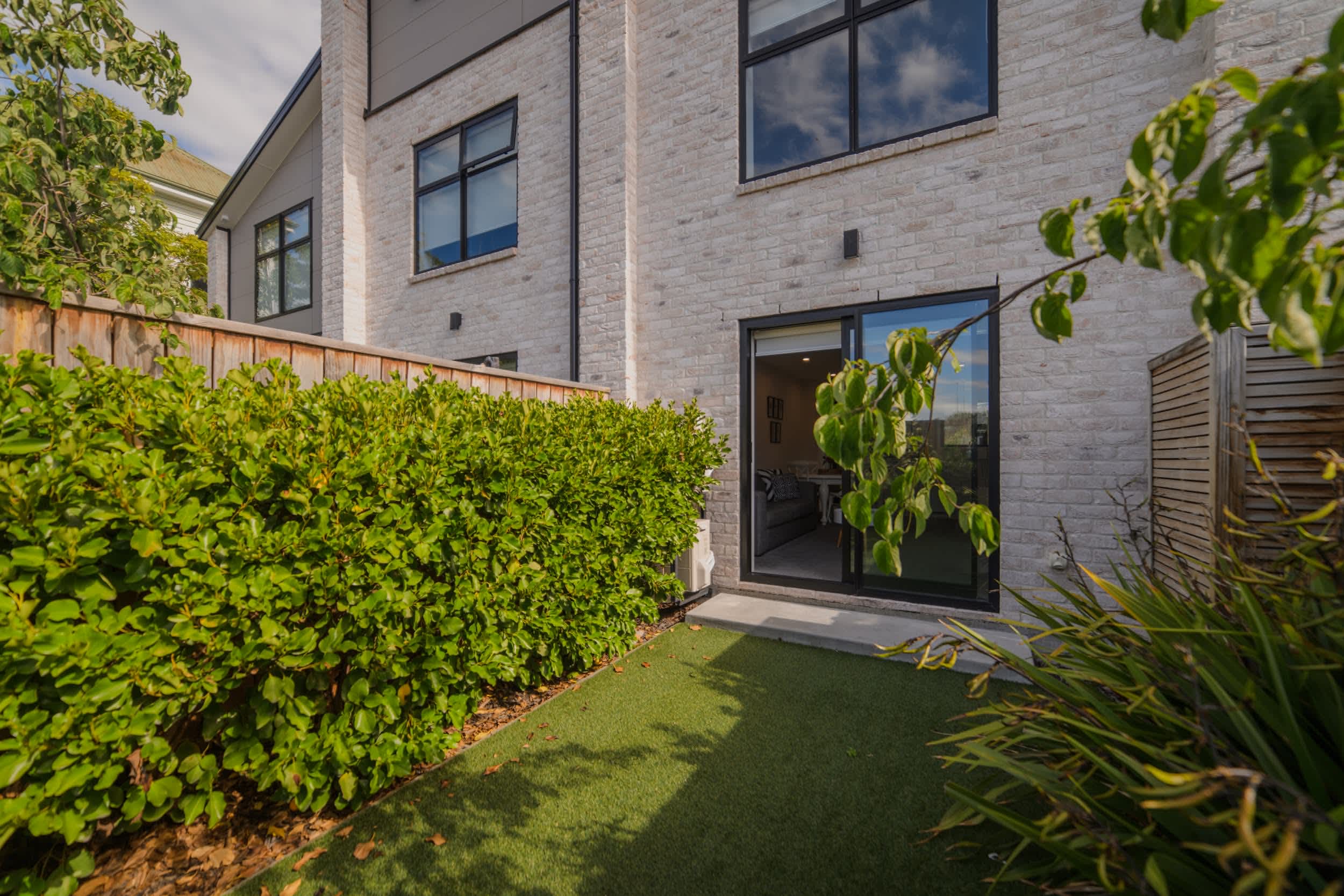 Central Gloucester Escape Stylish 2BR Townhouse — Christchurch, Canterbury Region — vacation rental