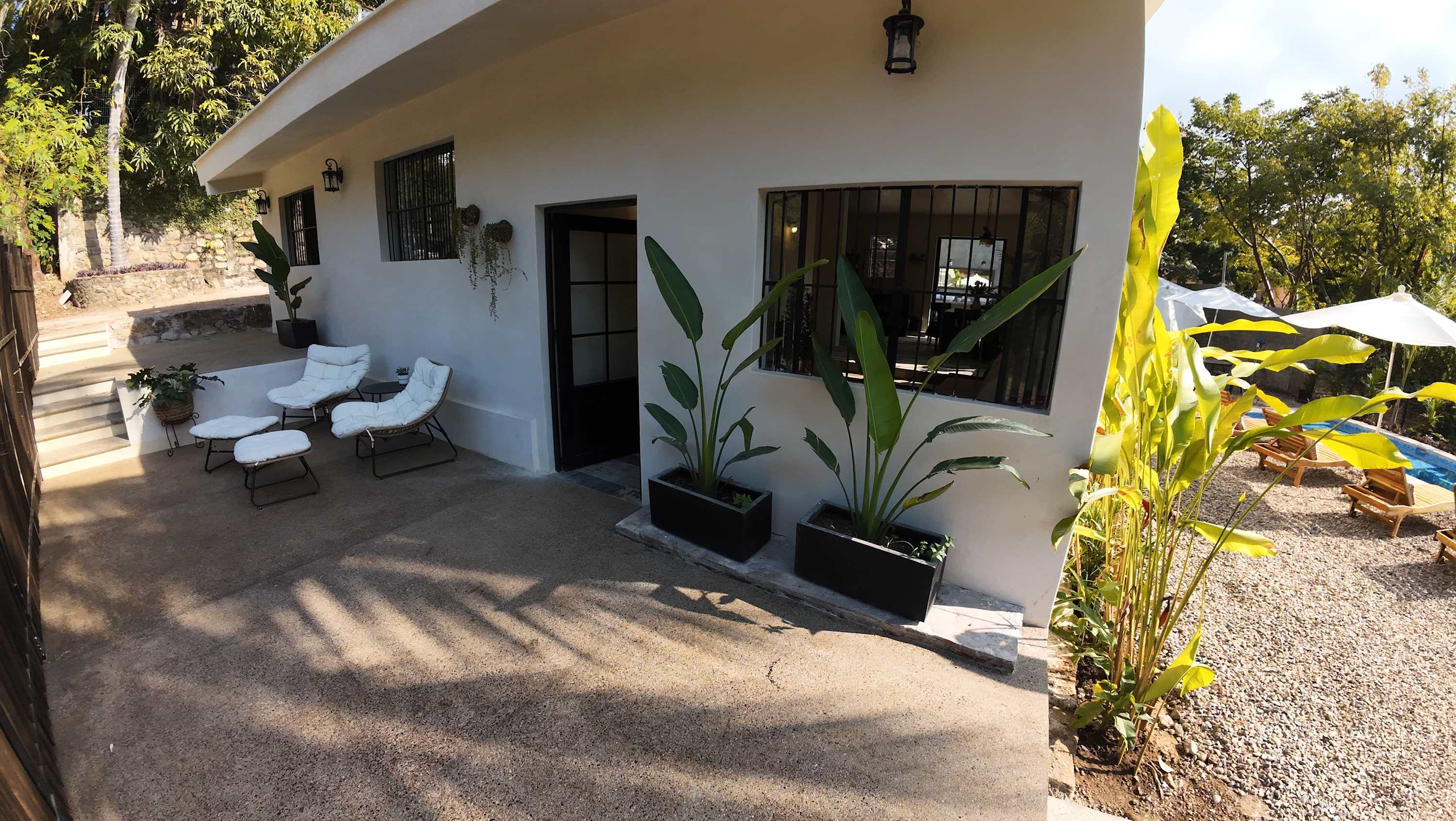 Casa Bonita w/ Private Pool 80m from the Beach