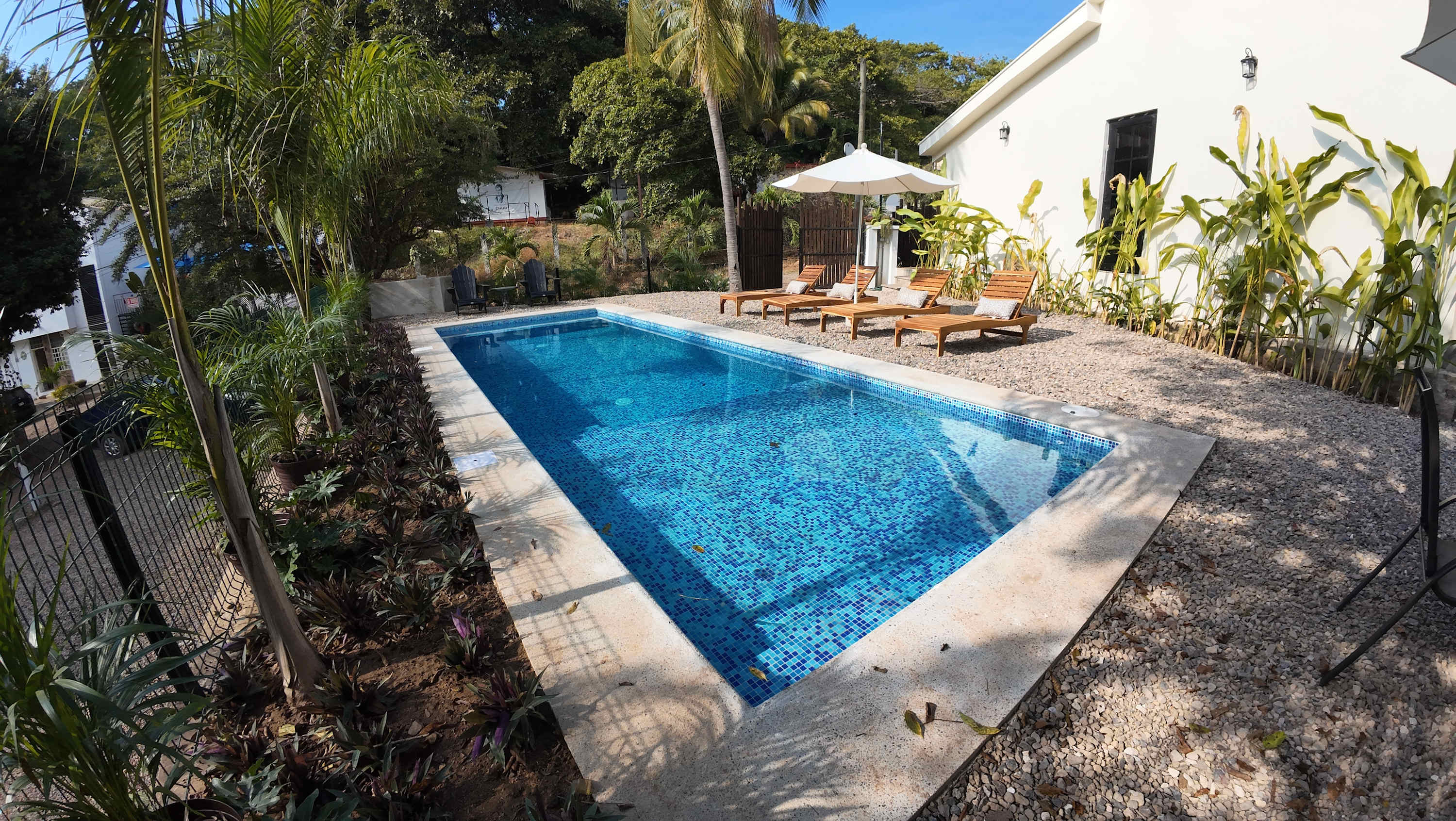Casa Bonita w/ Private Pool 80m from the Beach