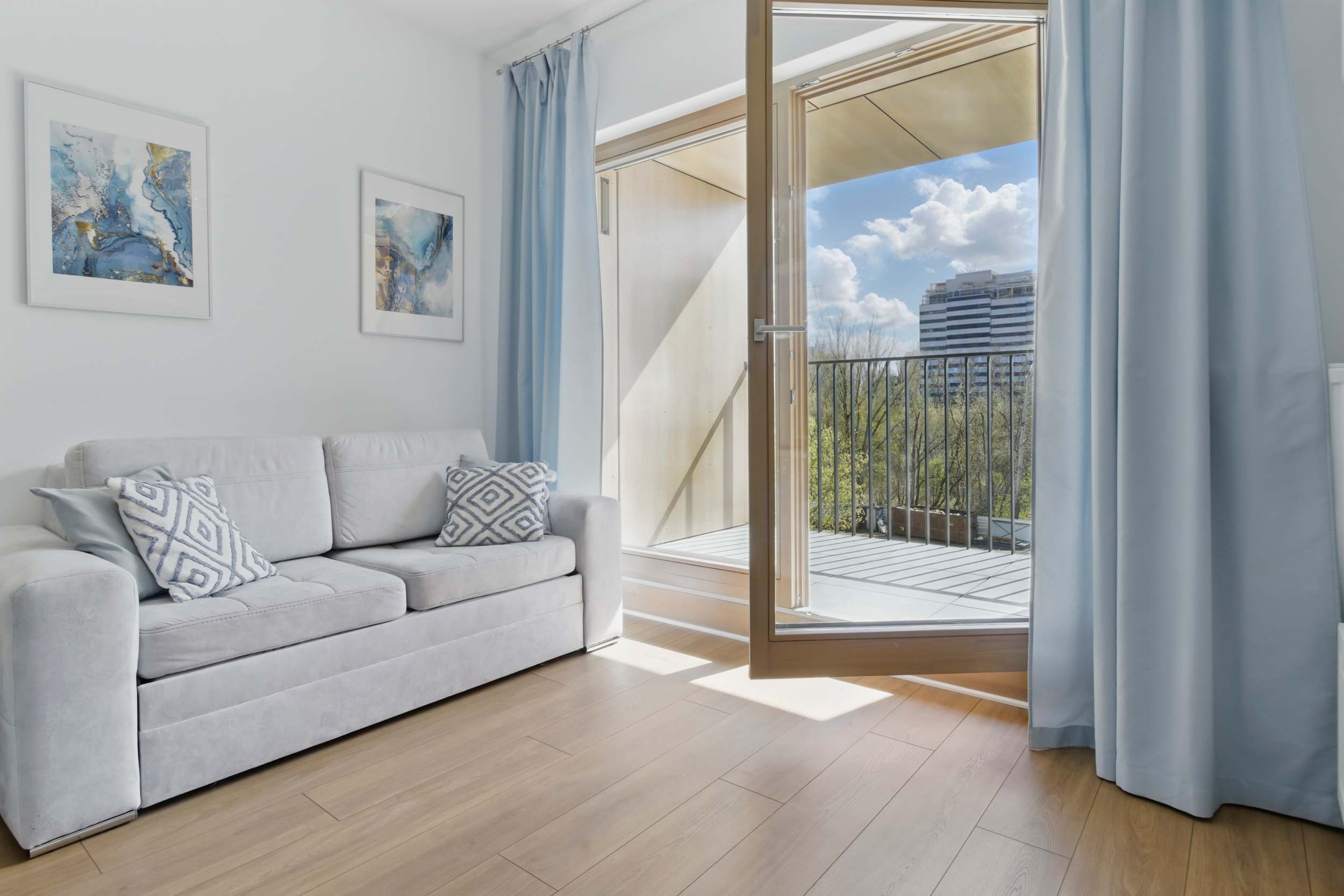 Lumina stylish apartment near the railway station