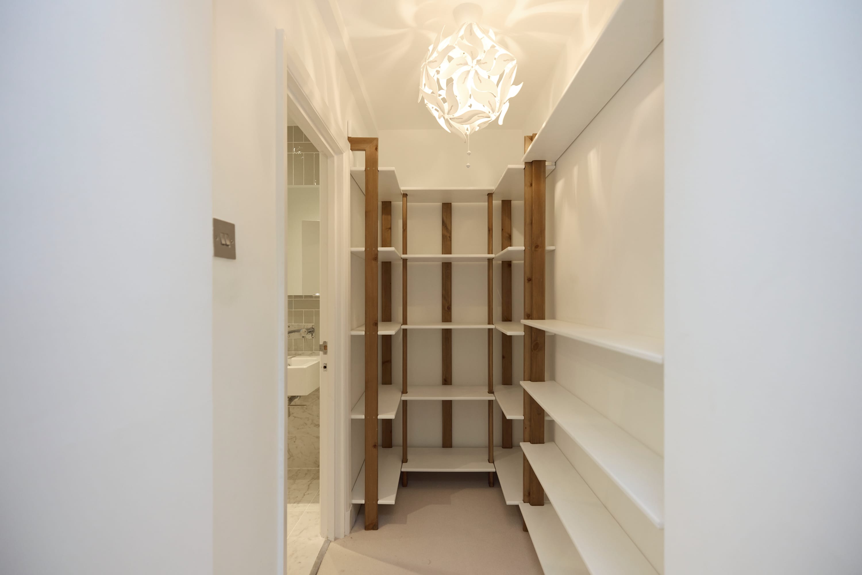 Three-Bedroom Hyde Park Apartment in Flat 15, Strathearn Place W2 2NQ - Property image 18 - VivreStays
