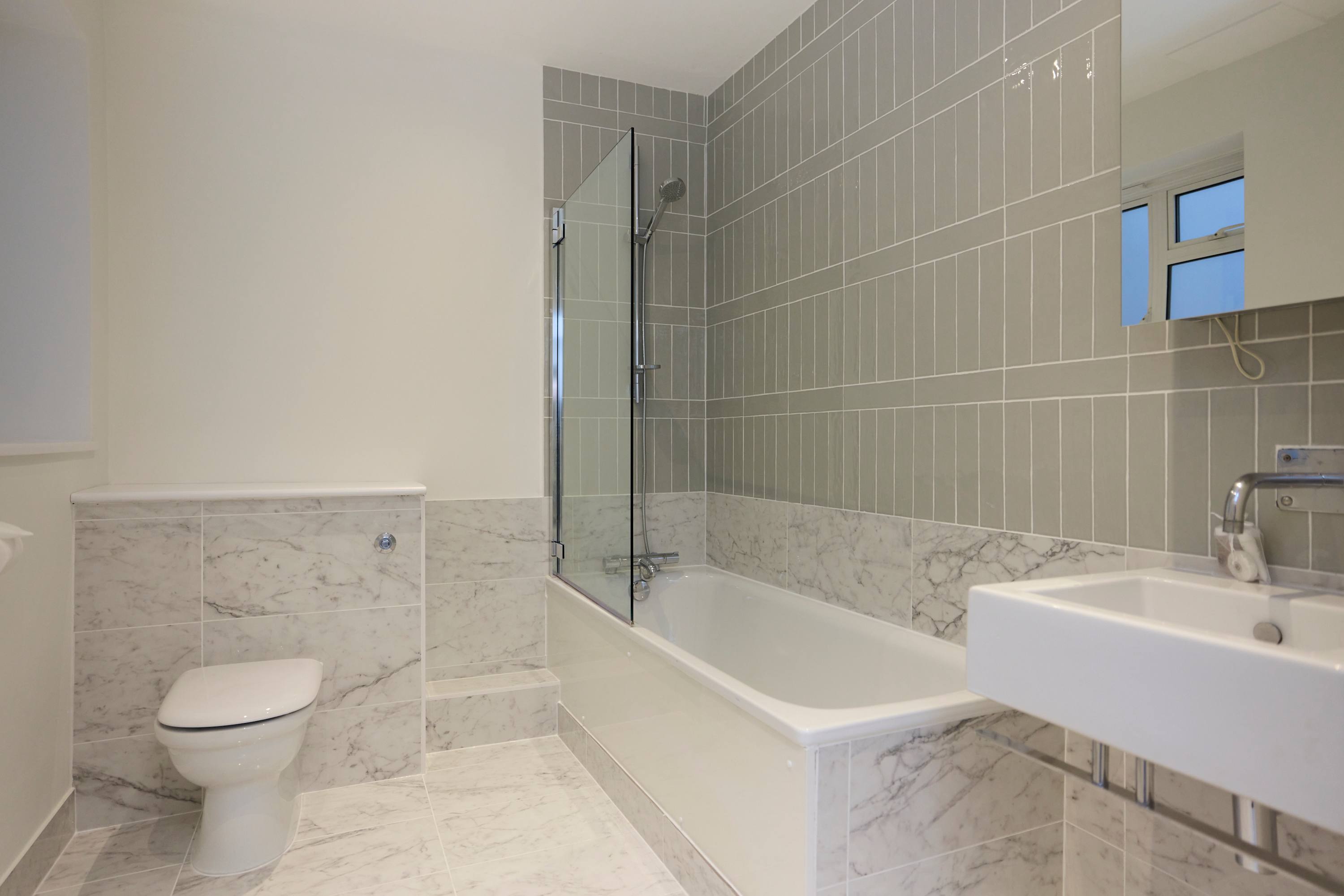 Three-Bedroom Hyde Park Apartment in Flat 15, Strathearn Place W2 2NQ - Property image 13 - VivreStays