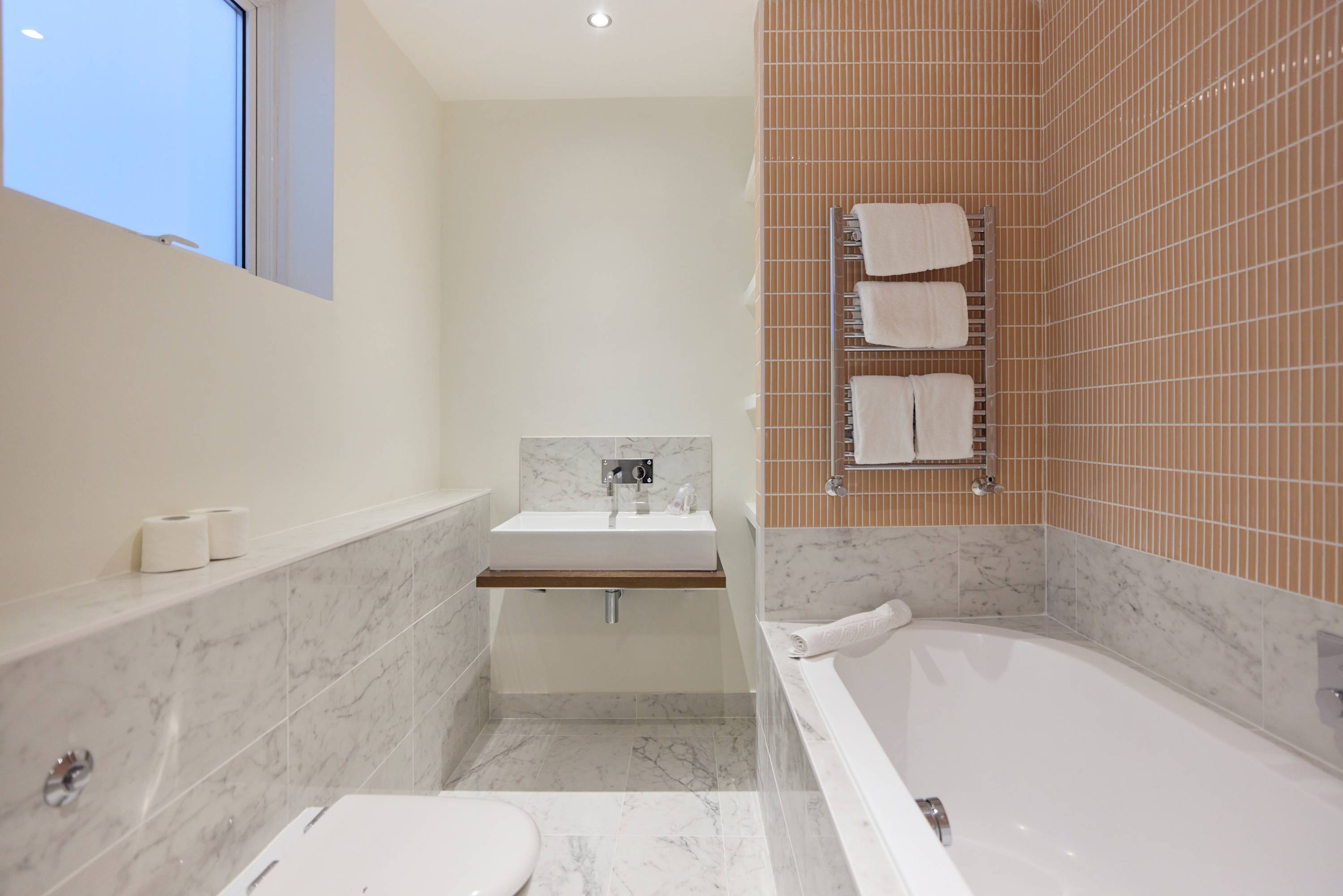 Three-Bedroom Hyde Park Apartment in Flat 15, Strathearn Place W2 2NQ - Property image 22 - VivreStays