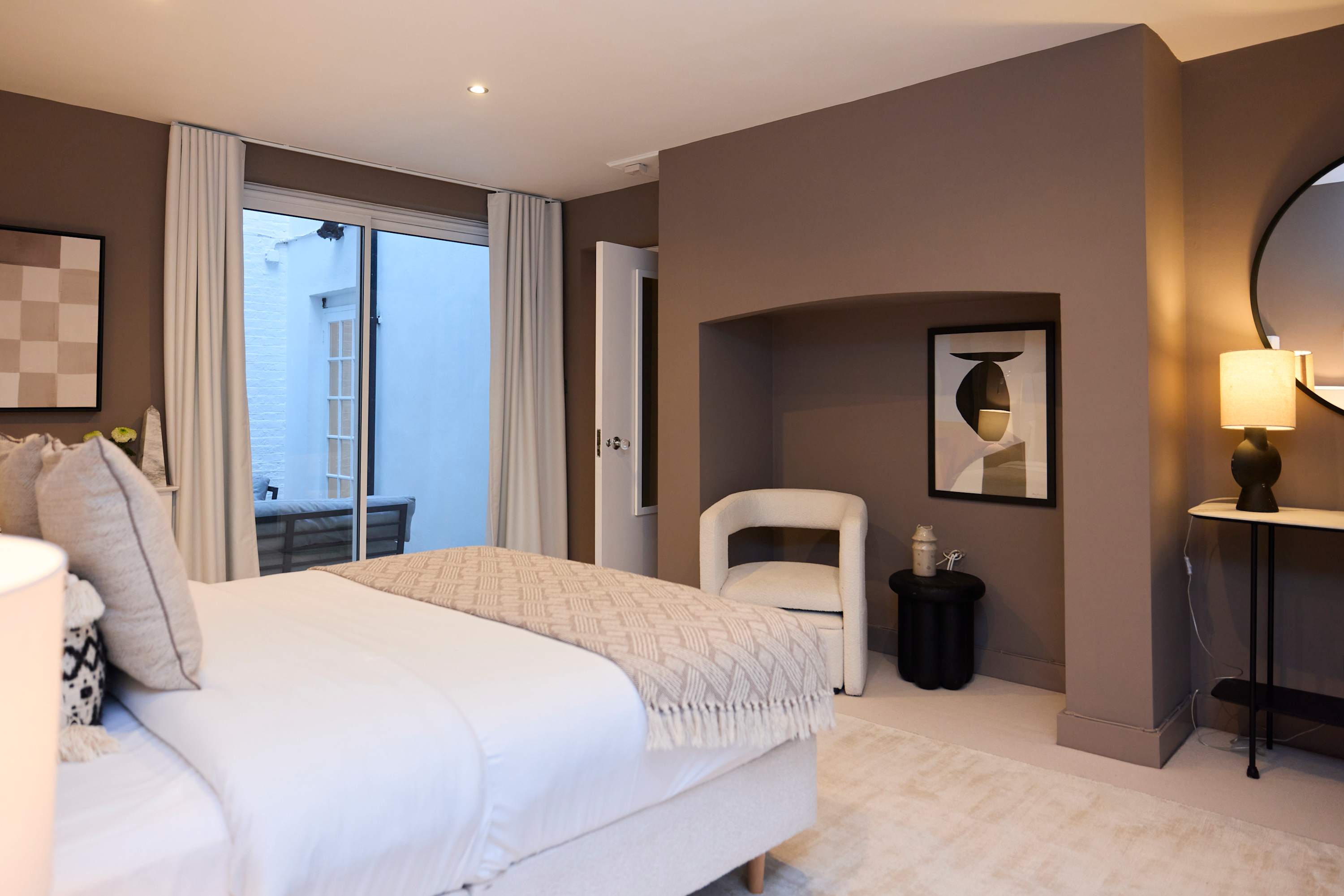 Three-Bedroom Hyde Park Apartment in Flat 15, Strathearn Place W2 2NQ - Property image 12 - VivreStays