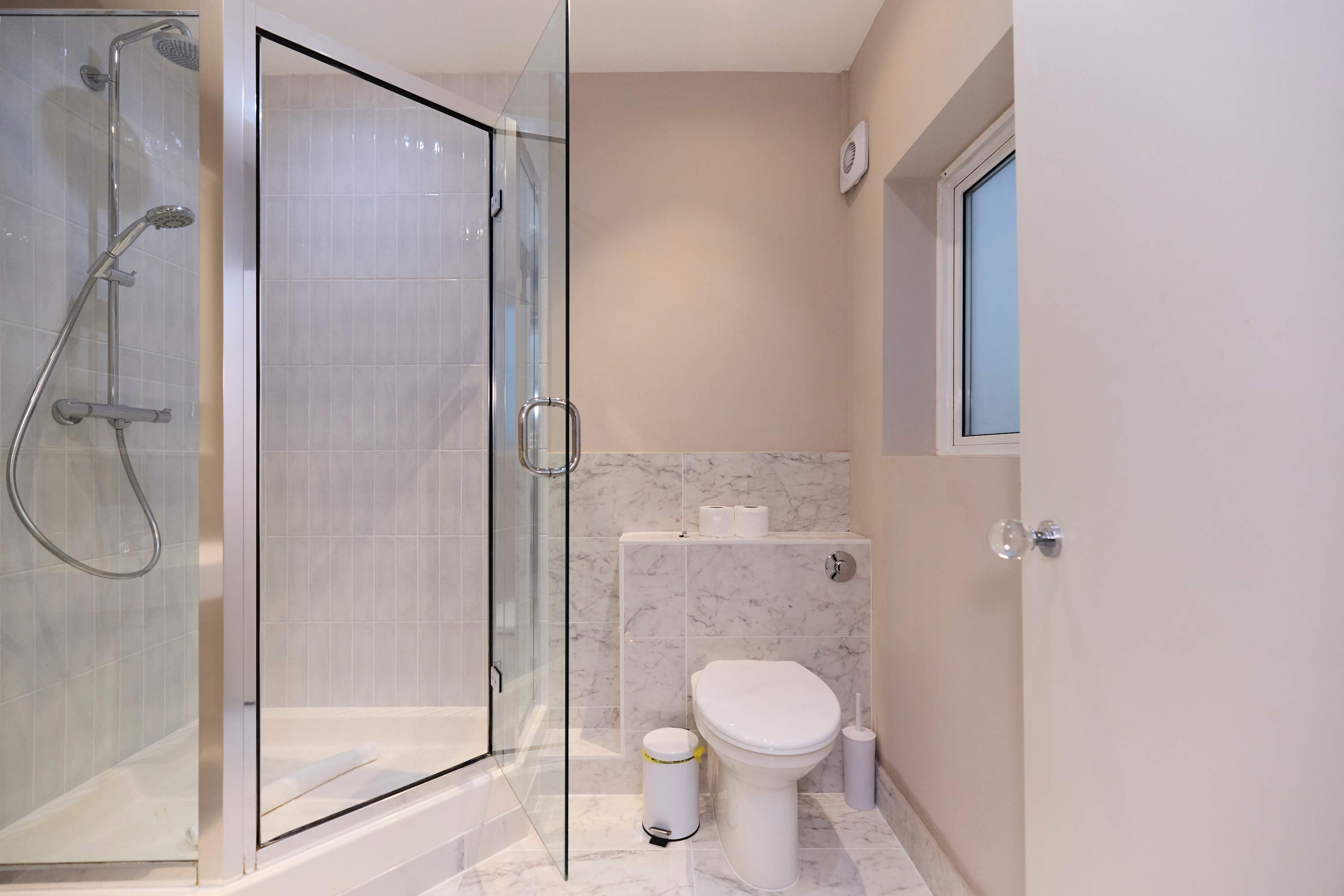 Three-Bedroom Hyde Park Apartment in Flat 15, Strathearn Place W2 2NQ - Property image 14 - VivreStays