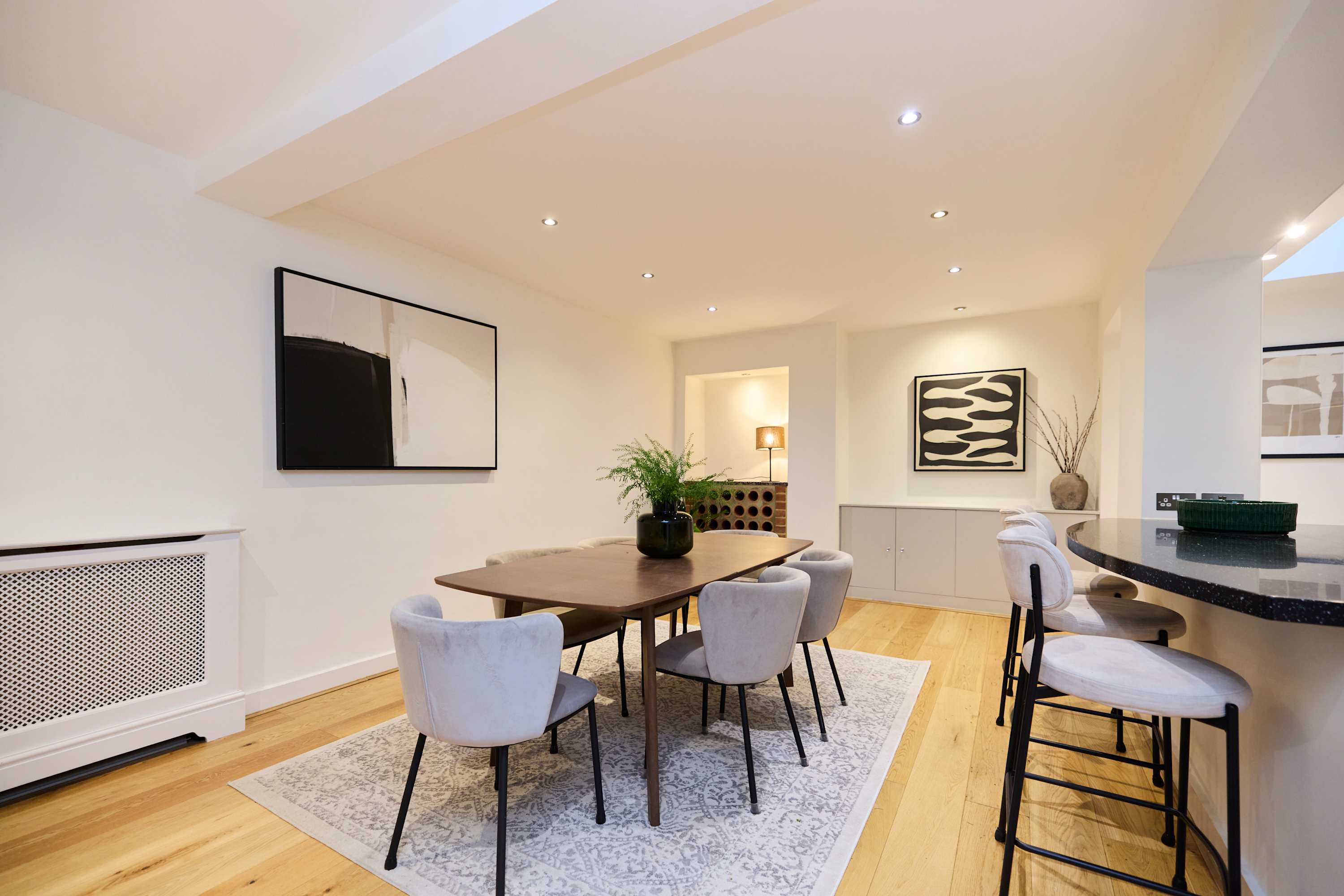 Three-Bedroom Hyde Park Apartment in Flat 15, Strathearn Place W2 2NQ - Property image 9 - VivreStays