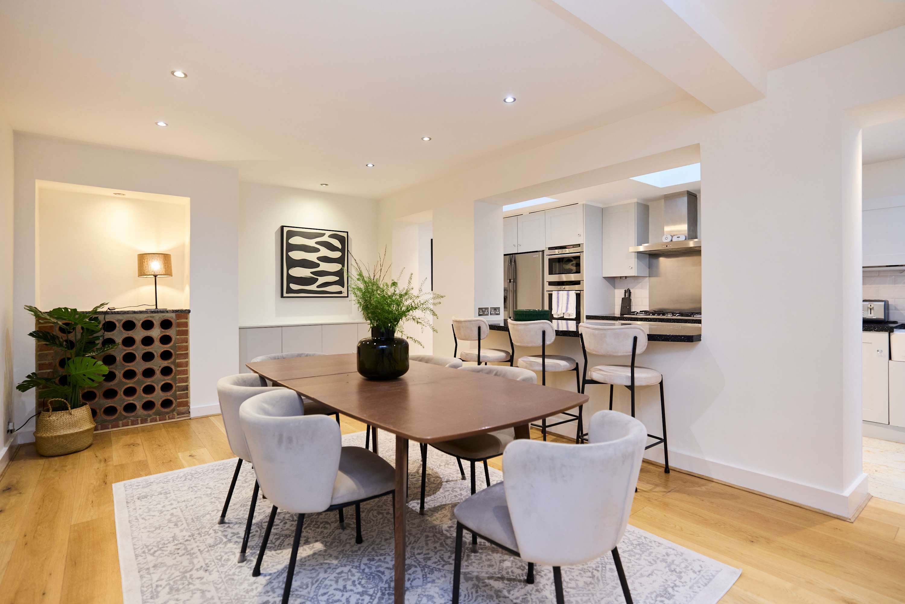 Three-Bedroom Hyde Park Apartment in Flat 15, Strathearn Place W2 2NQ - Property image 7 - VivreStays