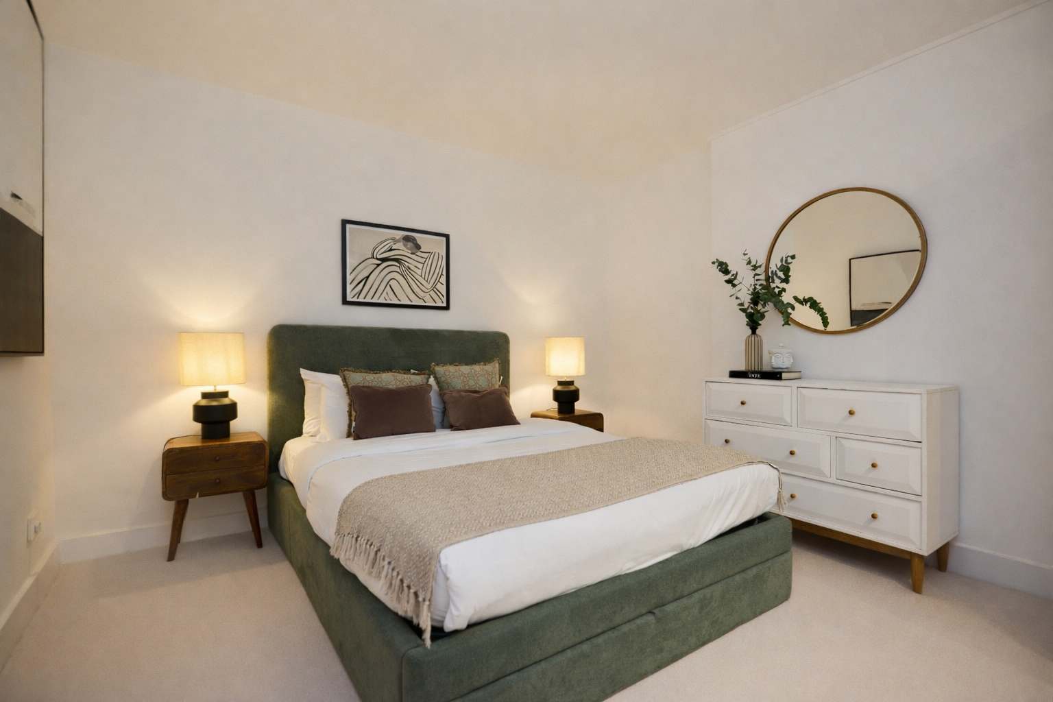 Three-Bedroom Hyde Park Apartment in Flat 15, Strathearn Place W2 2NQ - Property image 16 - VivreStays
