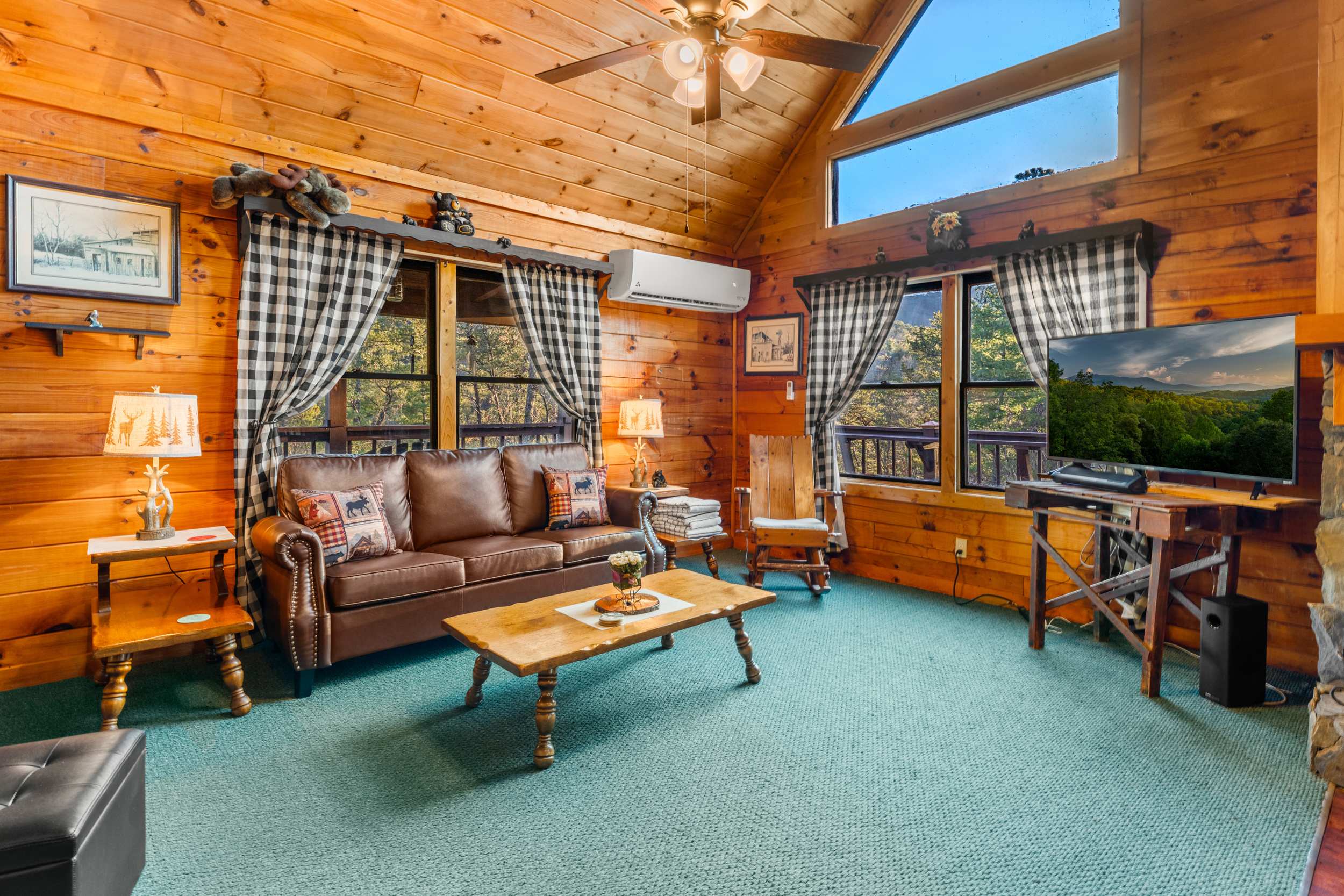 Heavenly Hideaway - 3BR Sleeps 10 with Hot Tub! 3