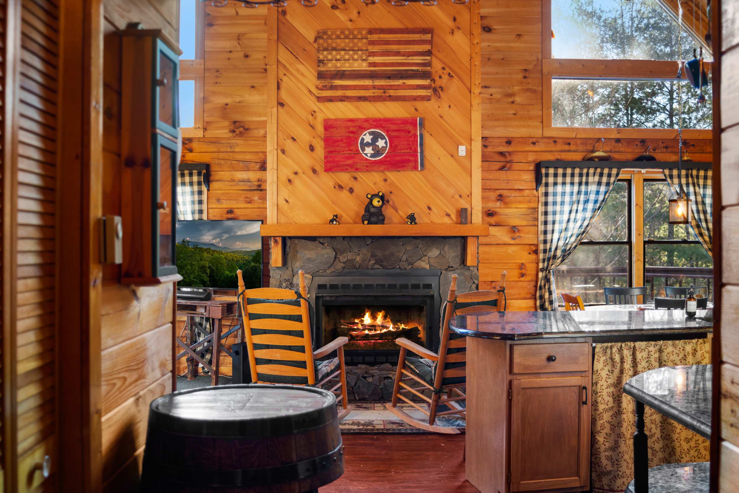 Heavenly Hideaway - 3BR Sleeps 10 with Hot Tub! 6