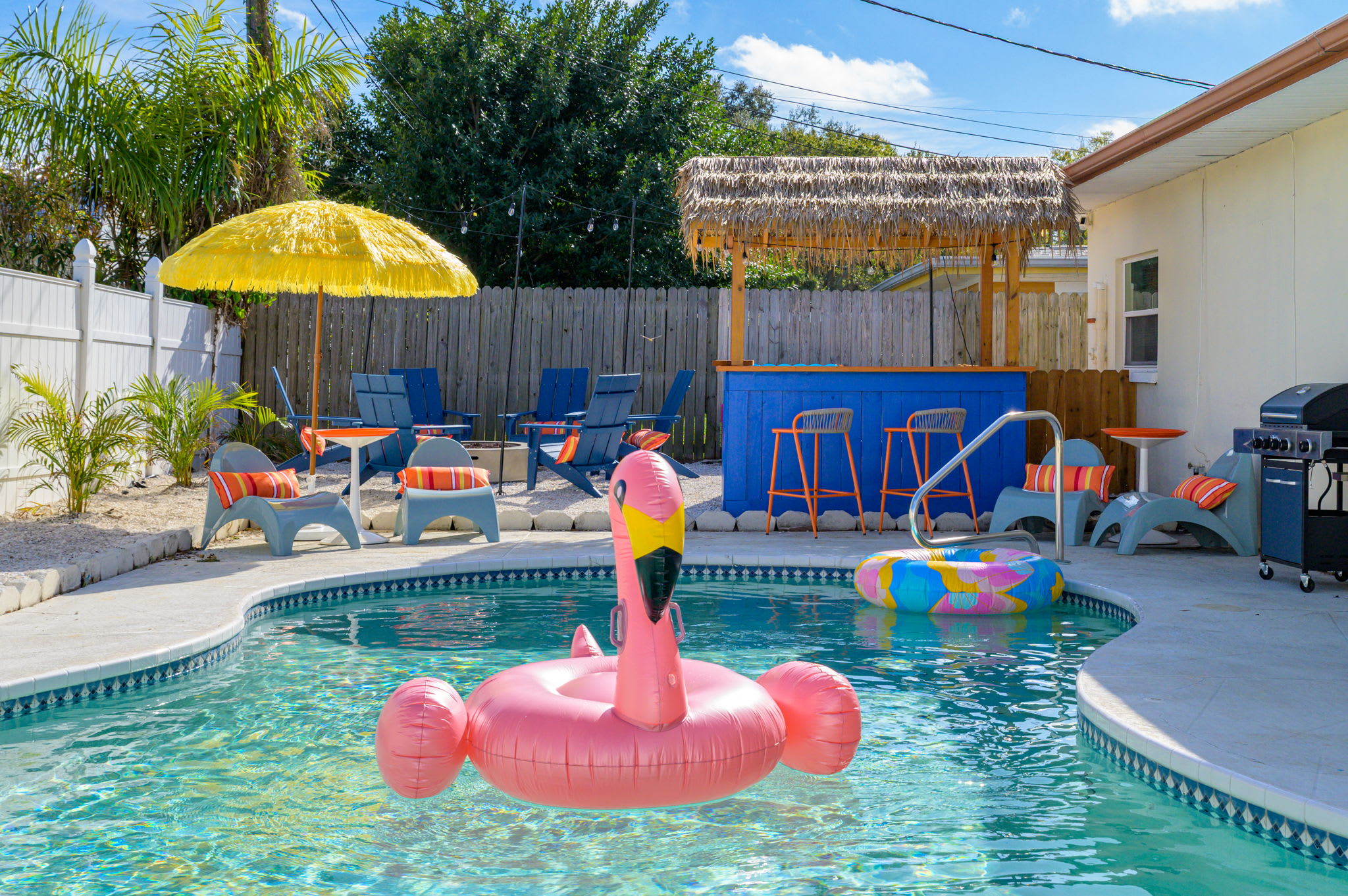 Backyard Oasis • Pool • Hot Tub • Putt Putt • Bar — Largo, FL — vacation rental