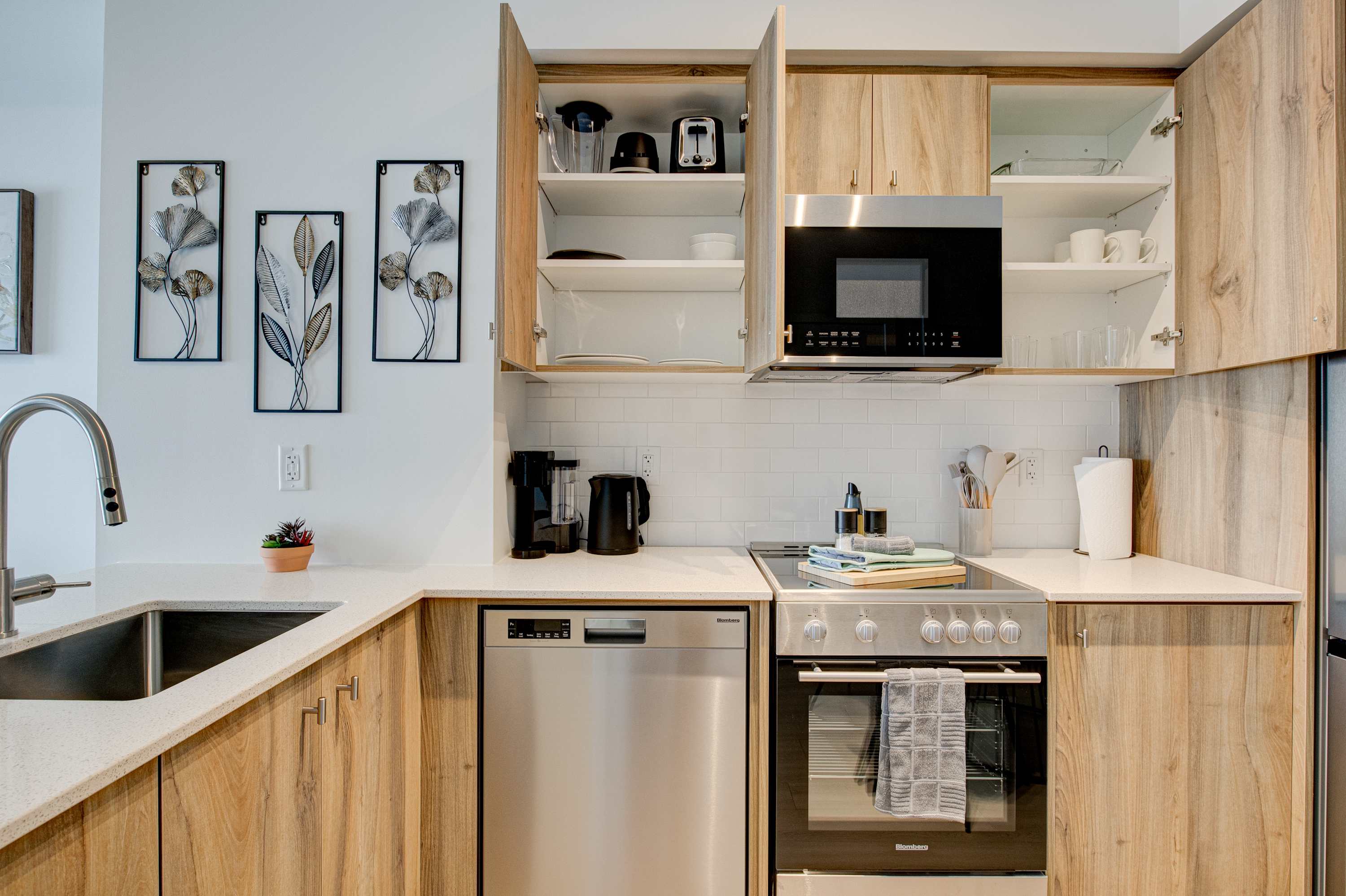 Modern High Rise Condo w City Views Balcony | Photo 4