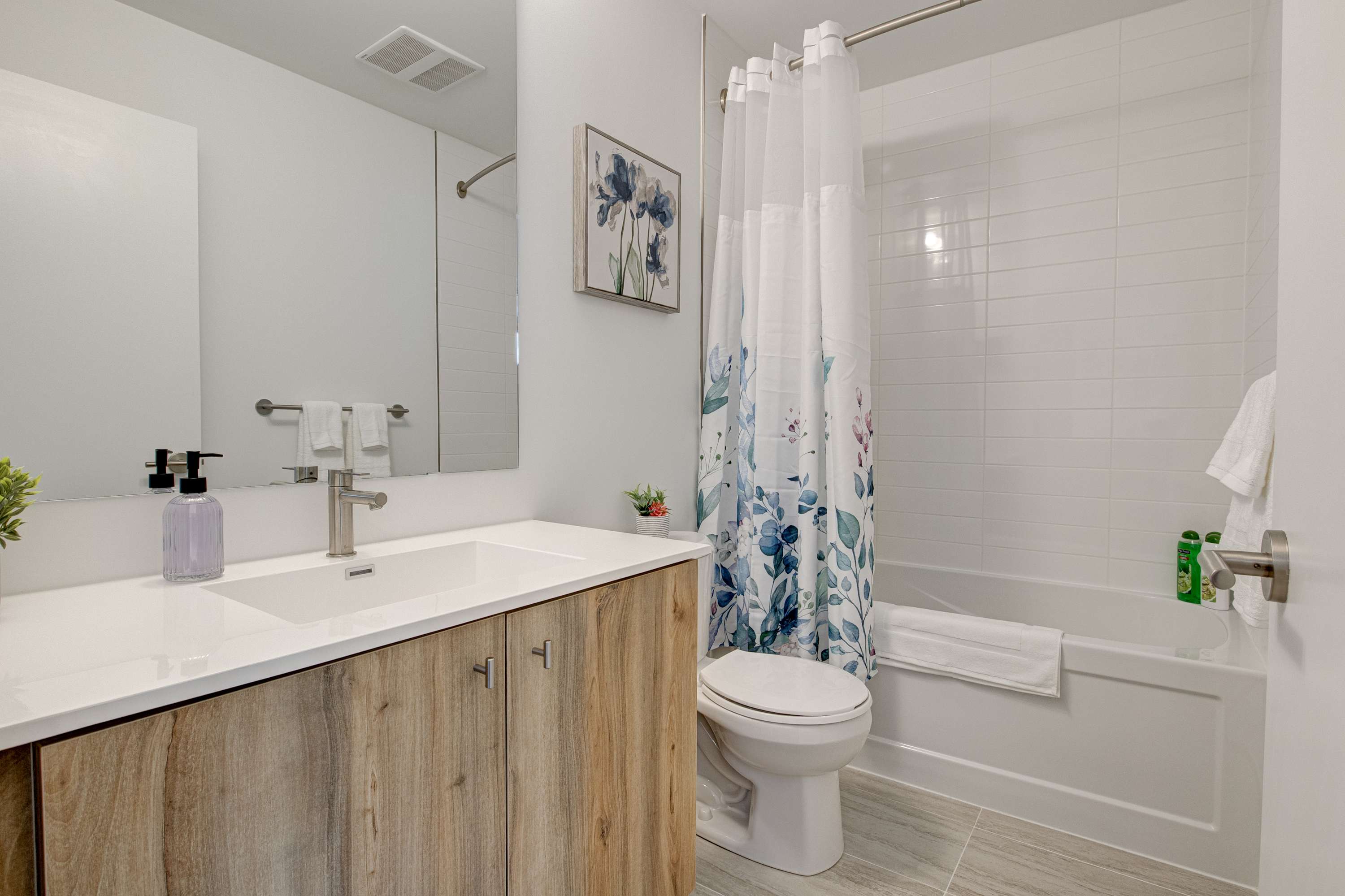 Modern High Rise Condo w City Views Balcony | Photo 15