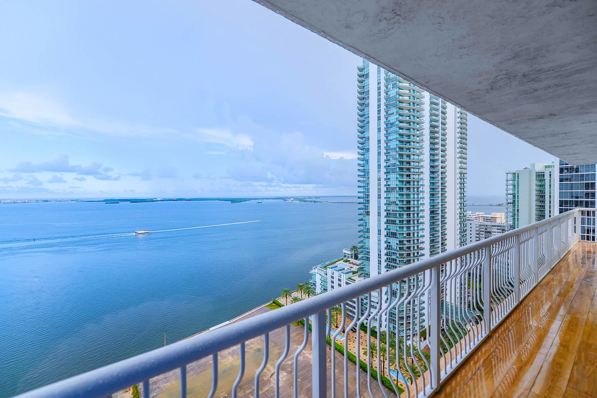 Resort-style Pool And Spectacular City Views - Stylish Retreat - The Bahamas