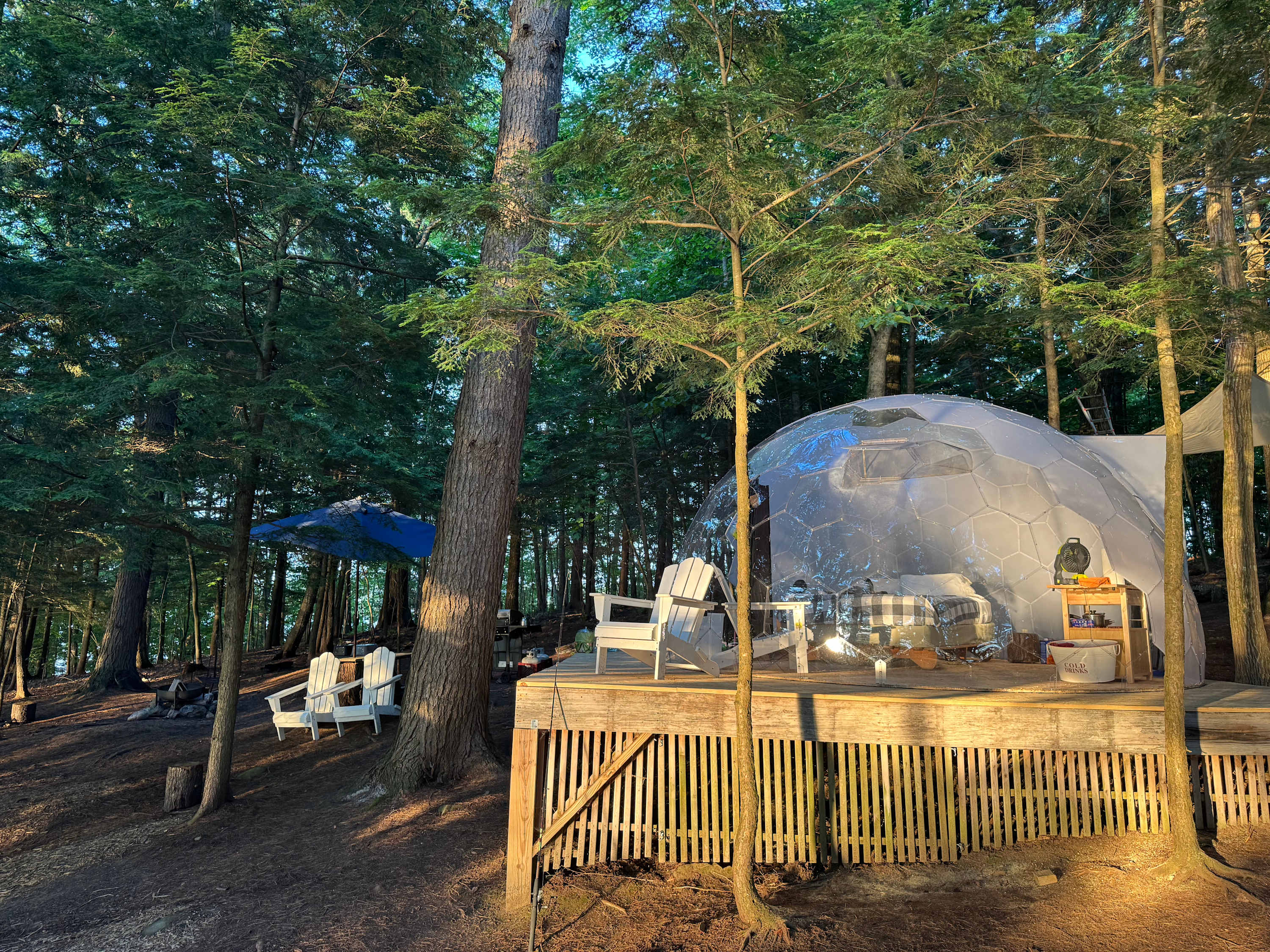 Off-grid stays, done right.  Tent, dome, cabin, A-frame, houseboat, treehouse — your pick.*SLP