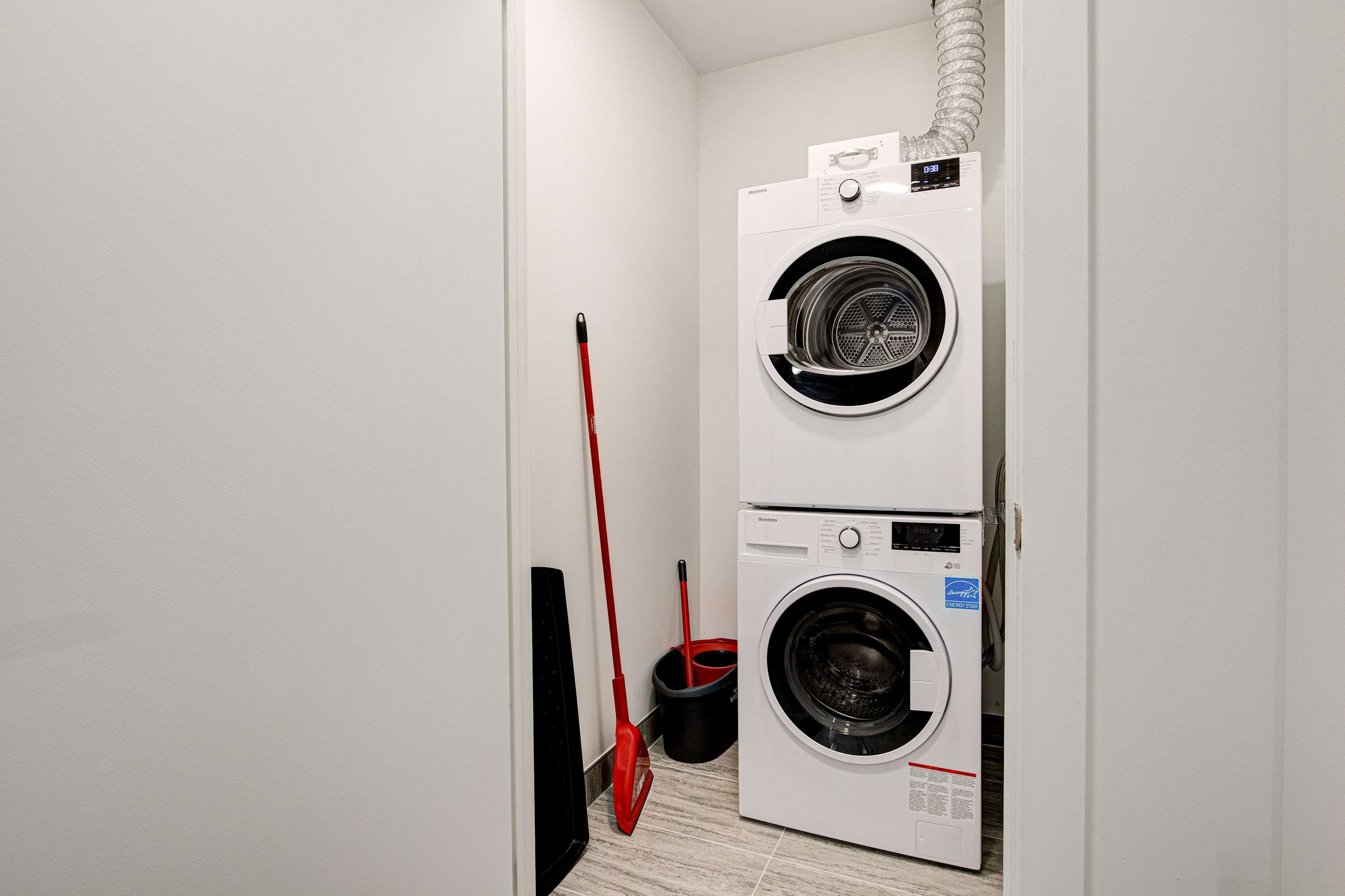 Stylish Downtown Suite with Patio City Views | Photo 21