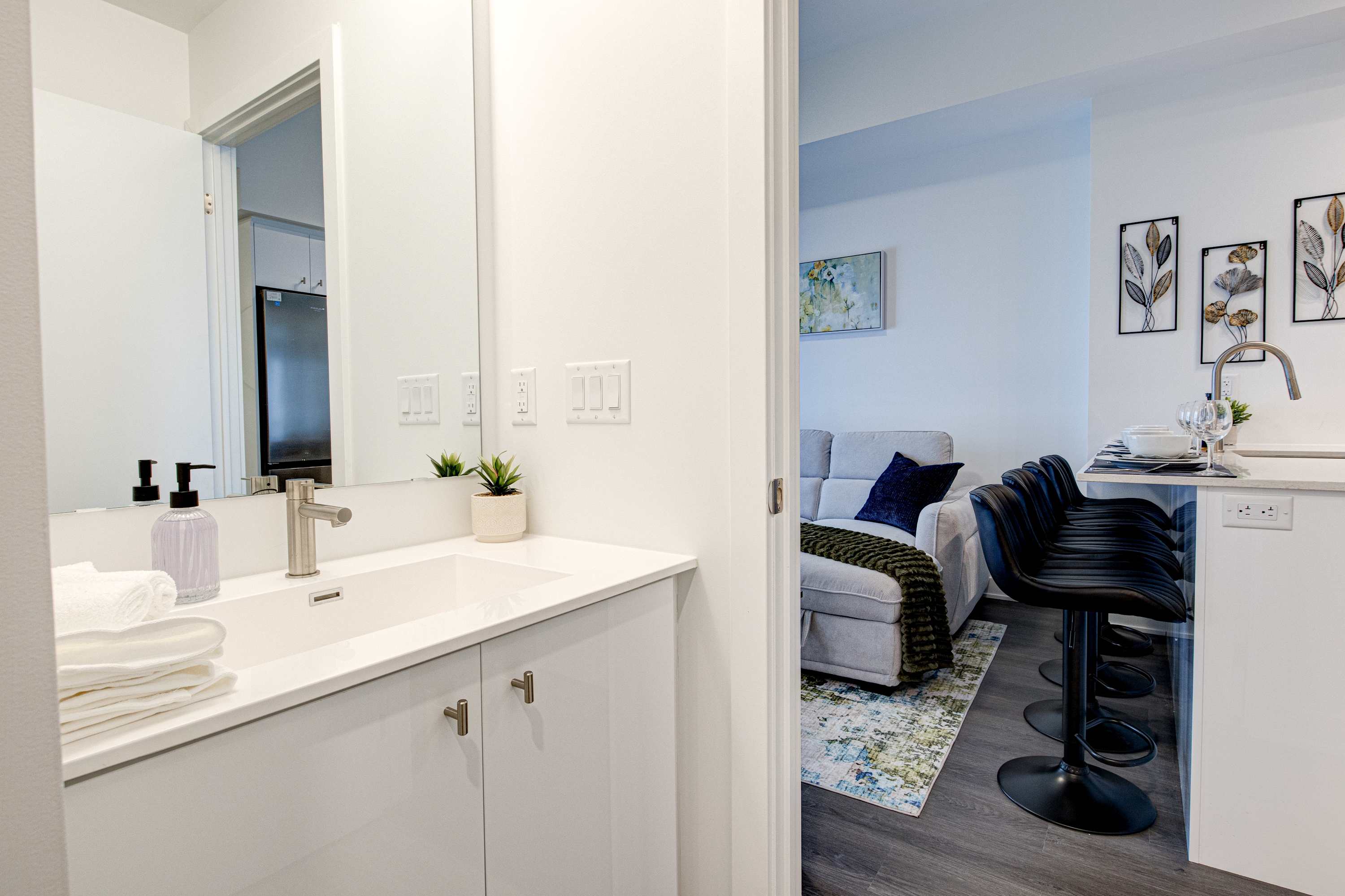 Stylish Downtown Suite with Patio City Views | Photo 19