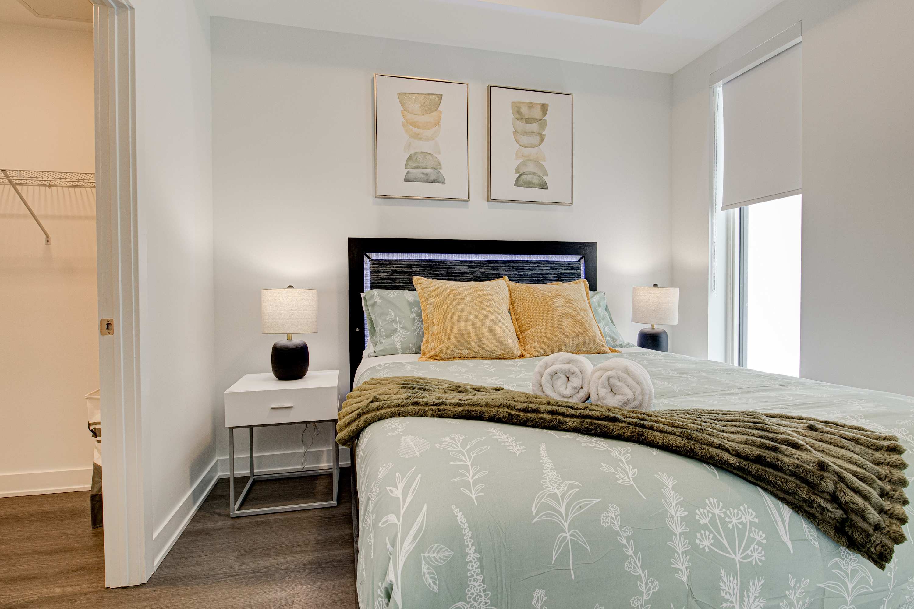 Stylish Downtown Suite with Patio City Views | Photo 16
