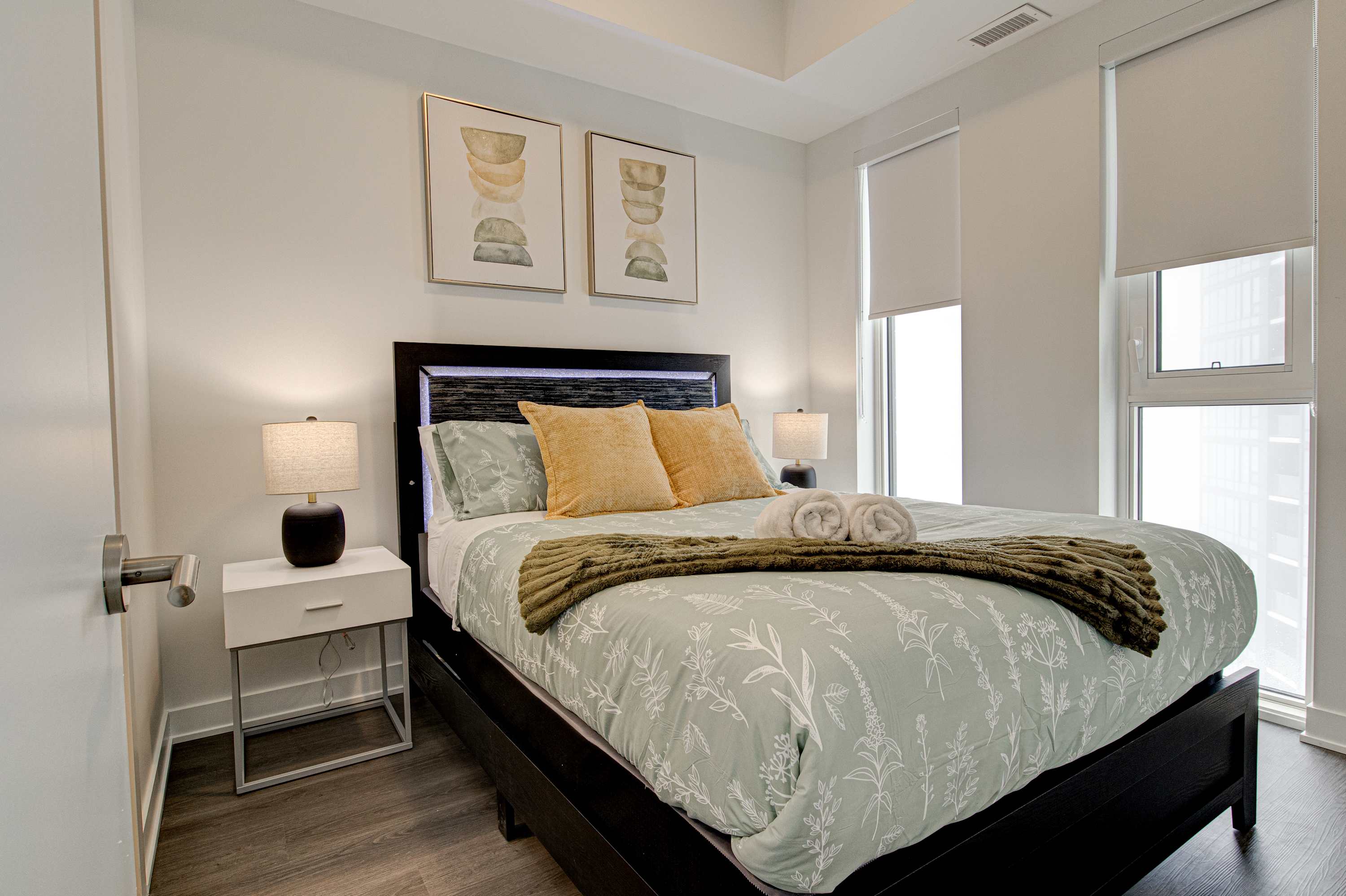 Stylish Downtown Suite with Patio City Views | Photo 14