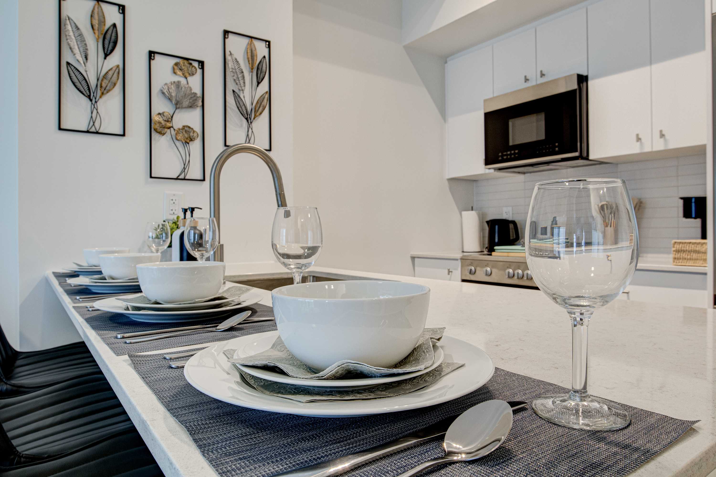 Stylish Downtown Suite with Patio City Views | Photo 10