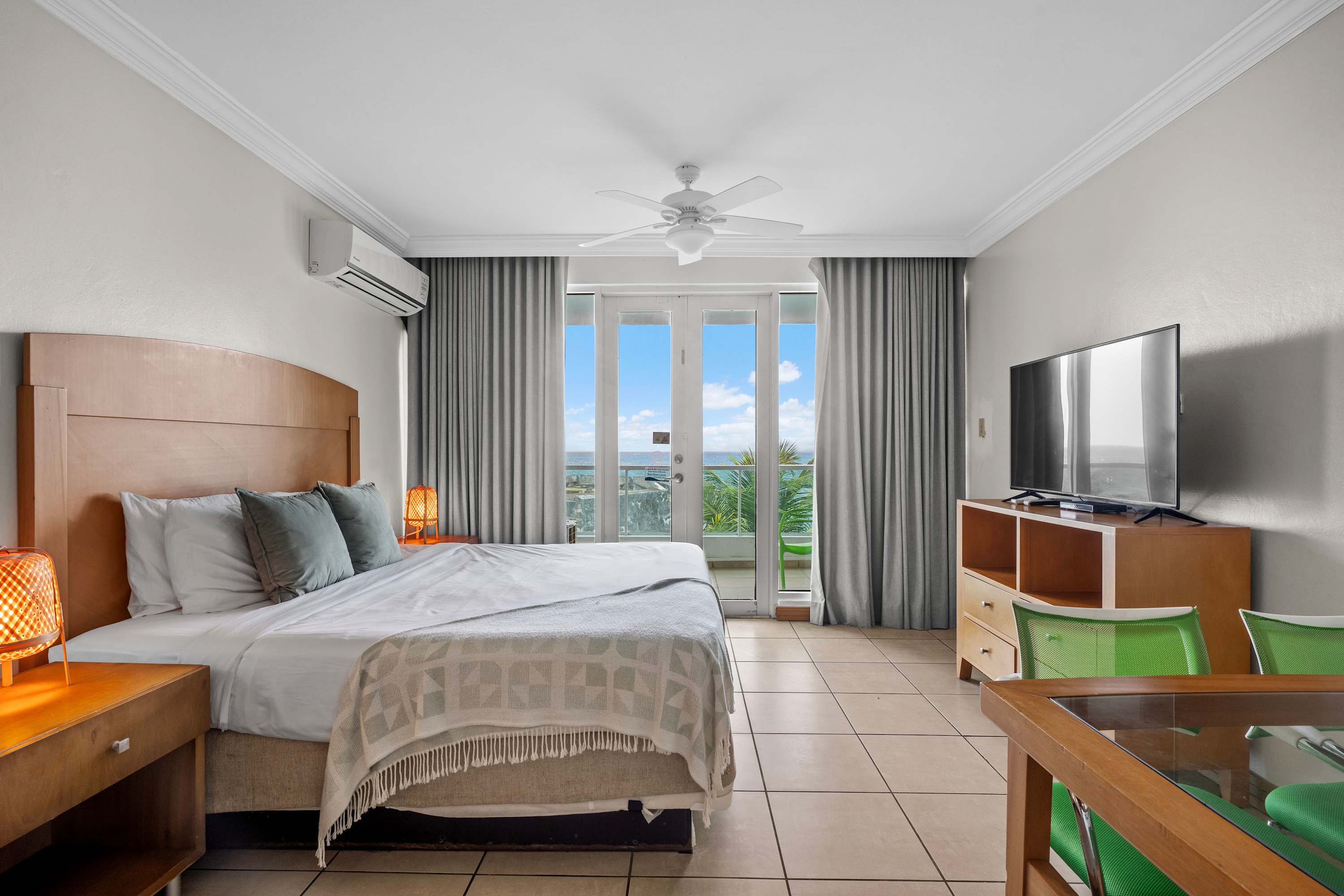 Seaview| Old San Juan | 2 Balcony | For Groups
