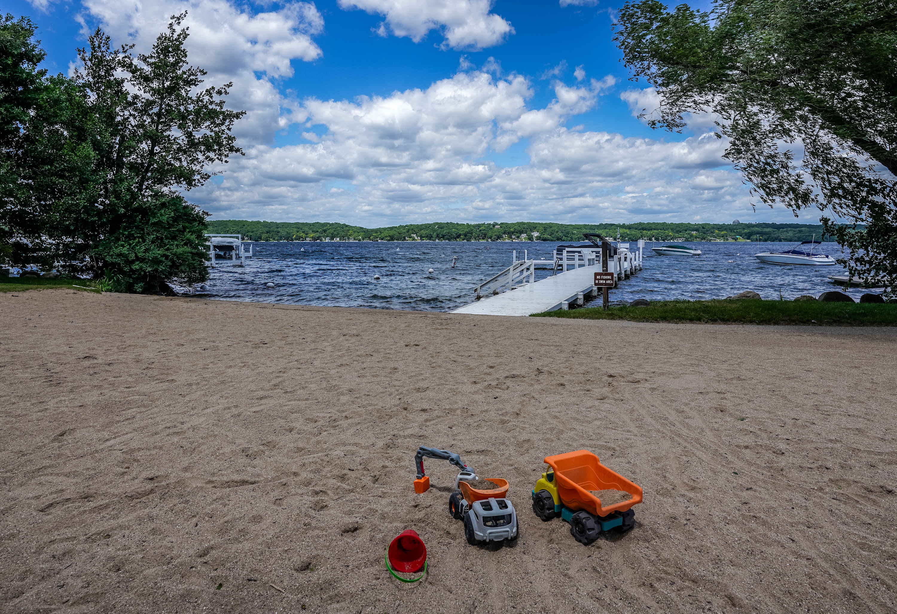 Abbey Springs offers many amenities to it's guests, ranging from arcade games, to indoor and outdoor pools, to weight rooms, and more!