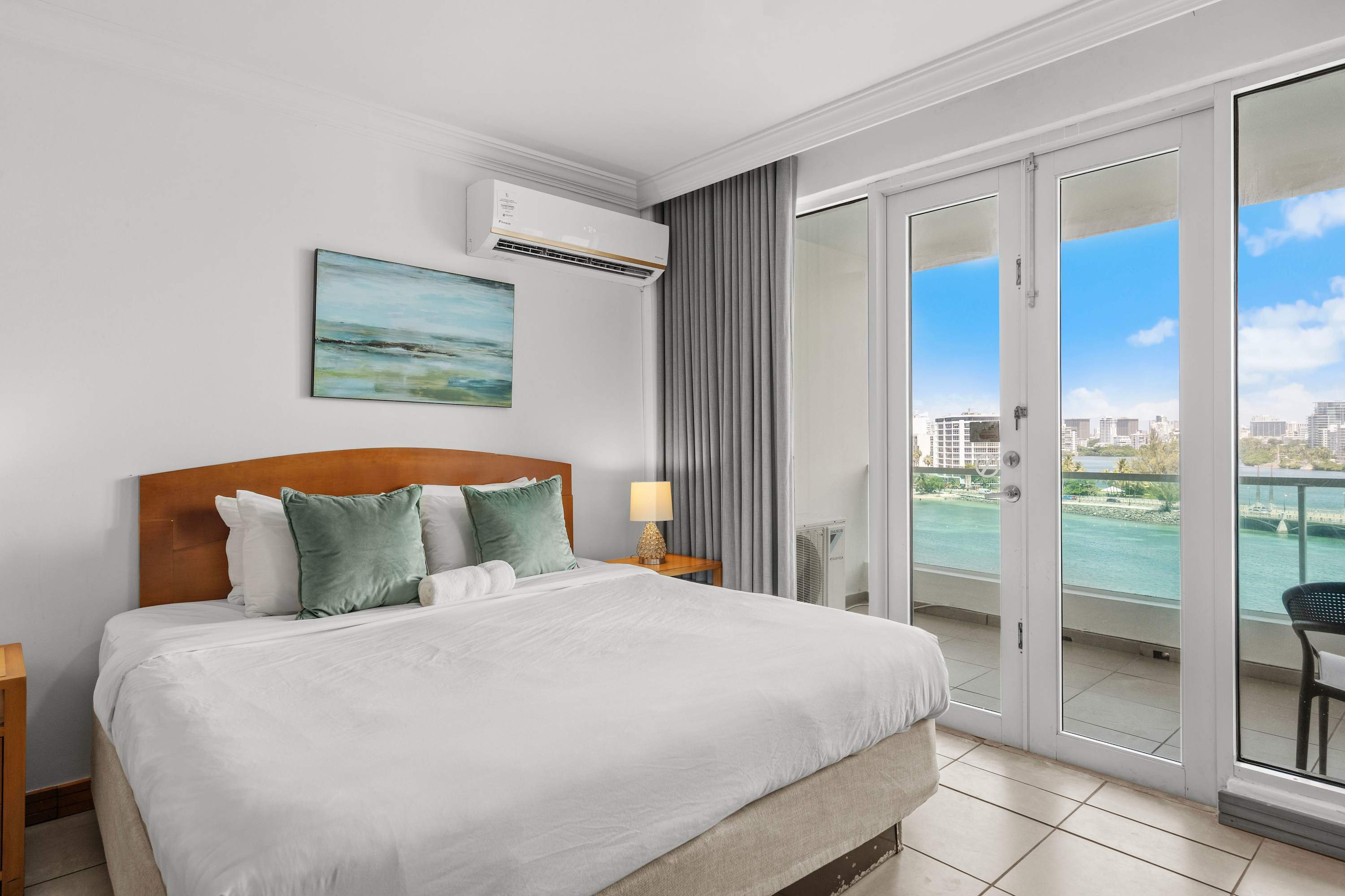Large Groups | Oceanview apartment | Balcony