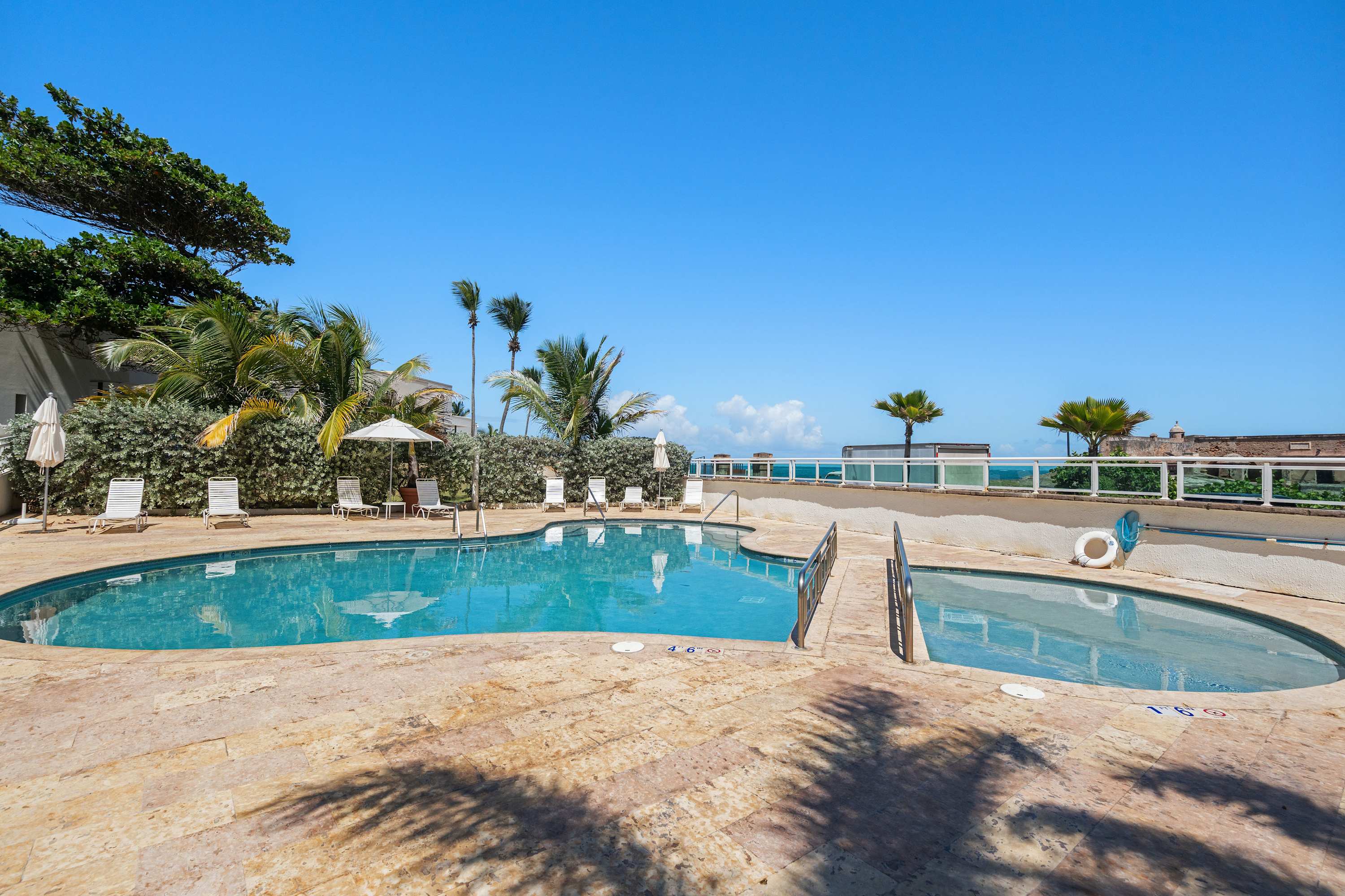 Large Groups | Oceanview apartment | Balcony