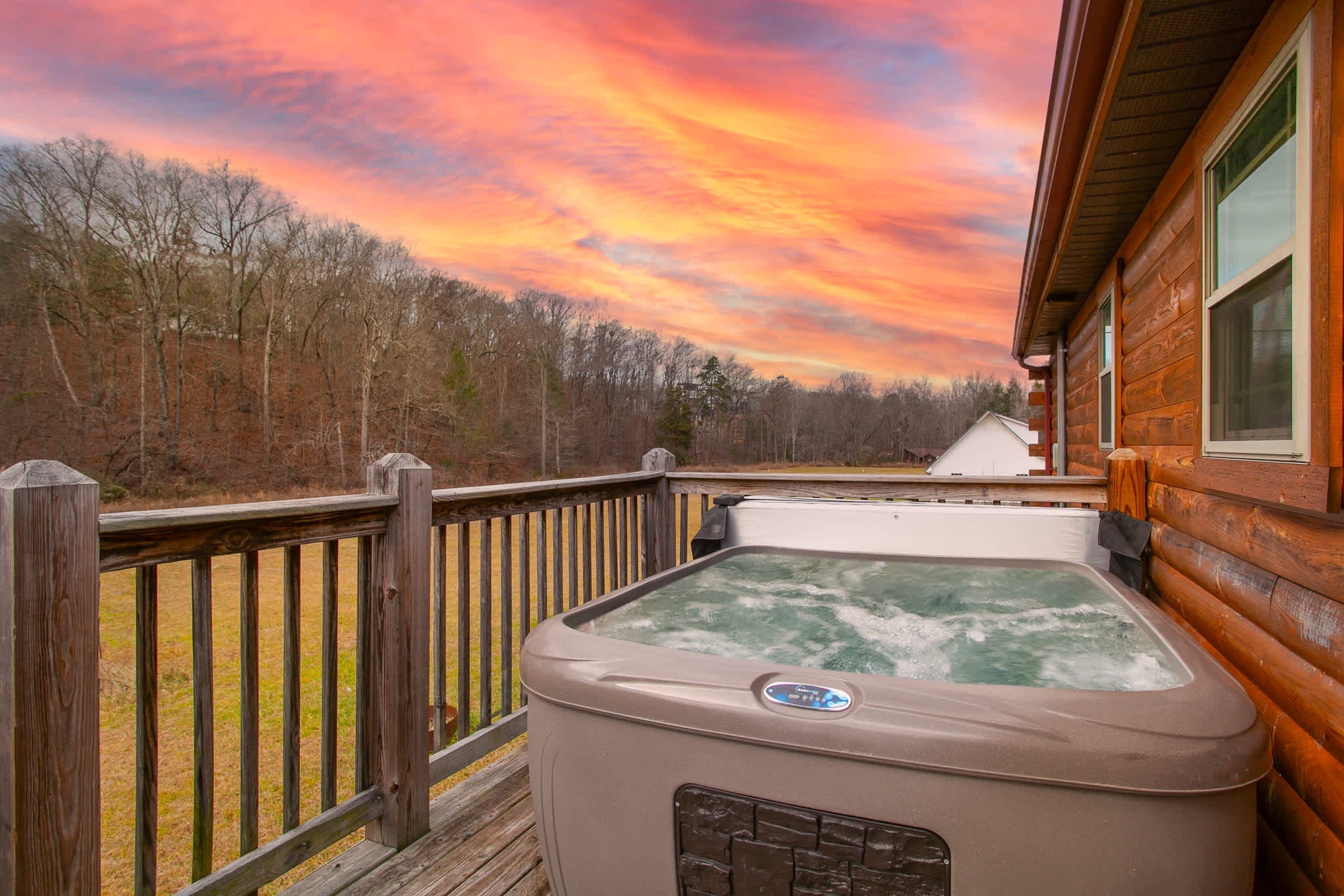 2BR Retreat - Hot Tub, Near Dollywood & Pkwy!