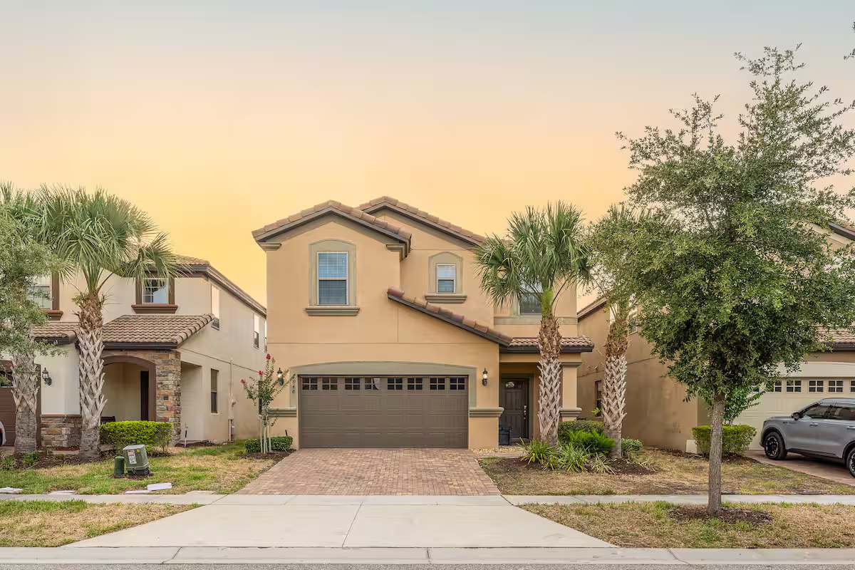 Elegant villa near Disney w/ pool & gameroom