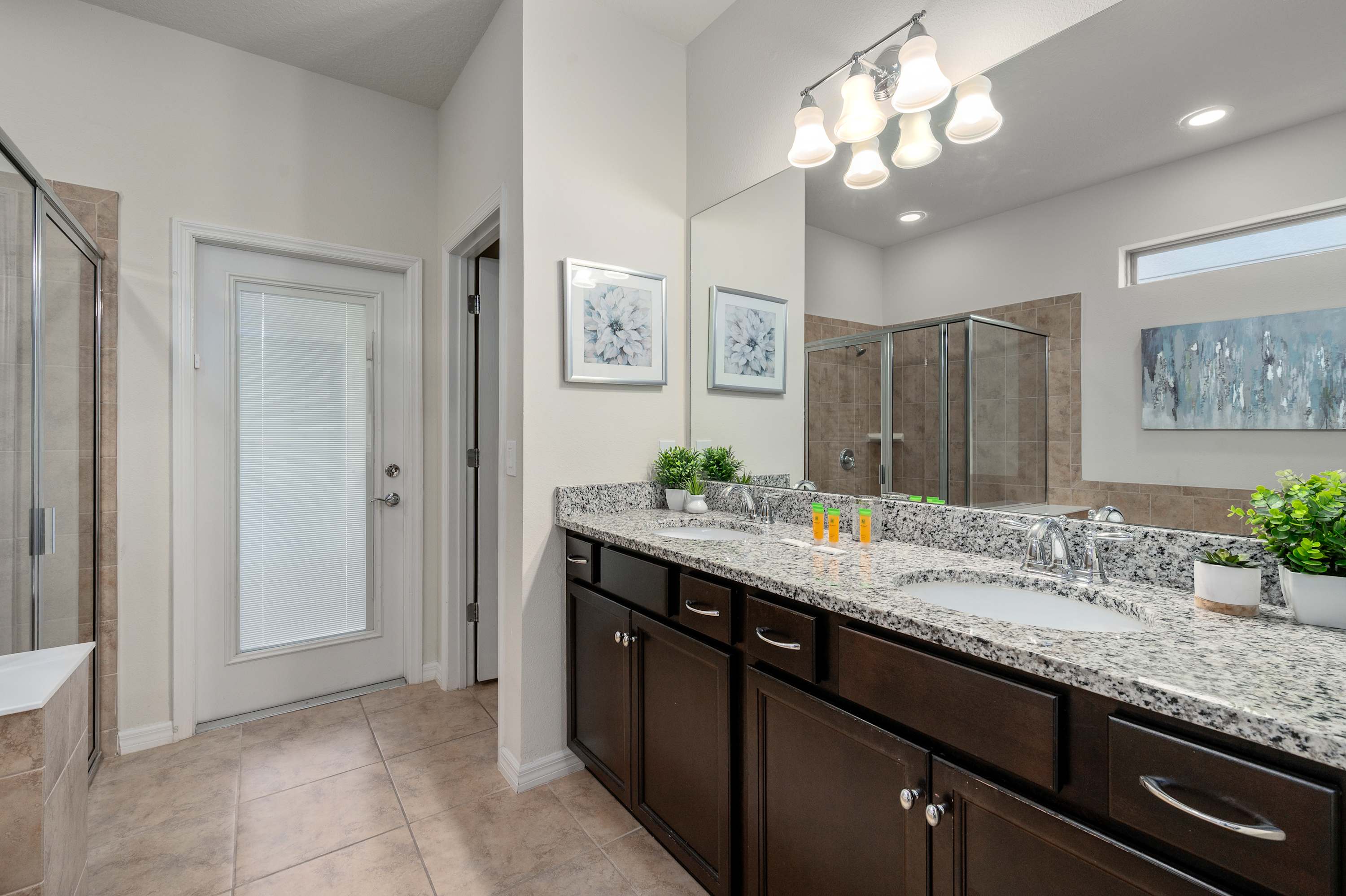 Elegant villa near Disney w/ pool & gameroom