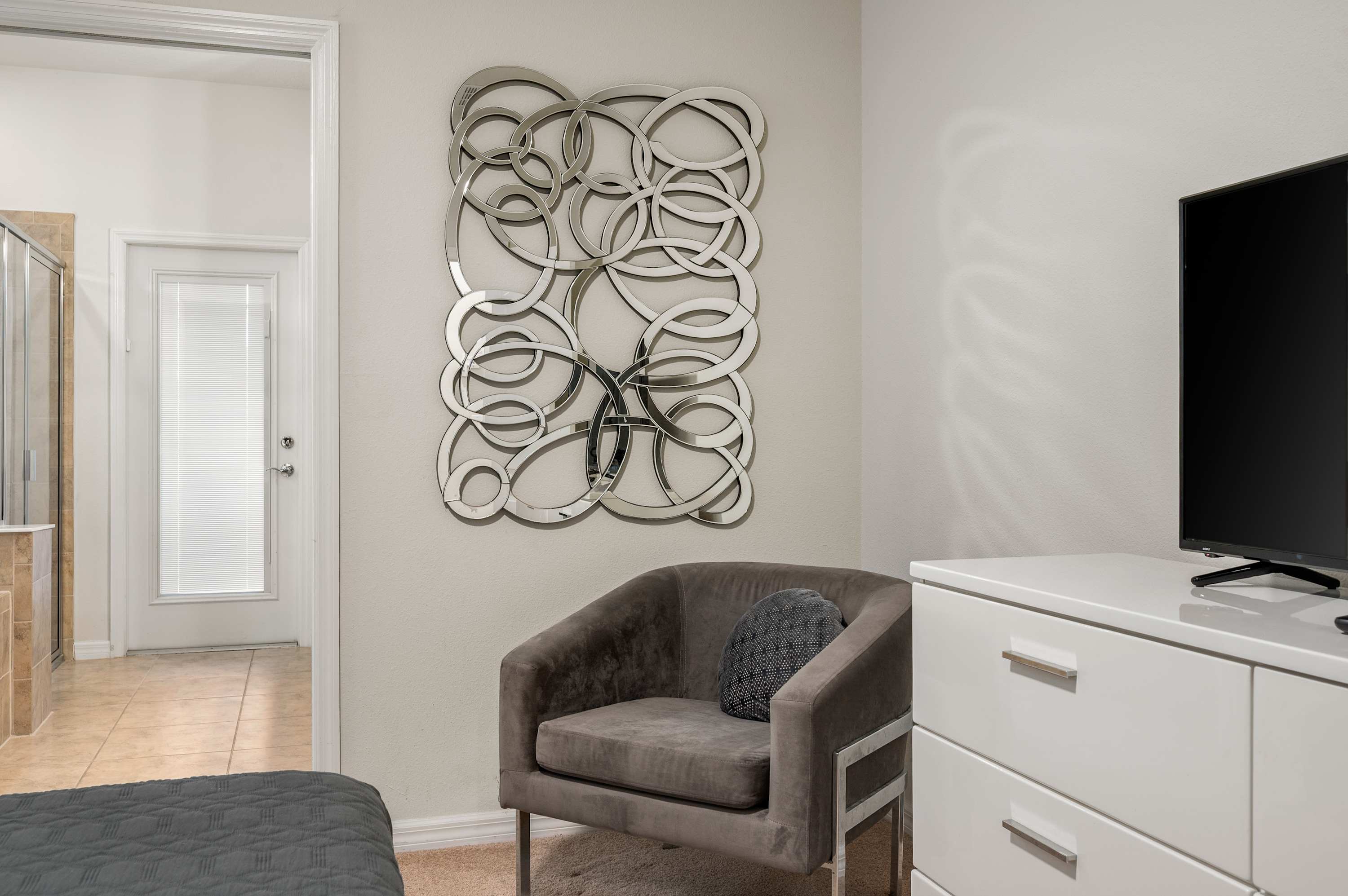 Elegant villa near Disney w/ pool & gameroom