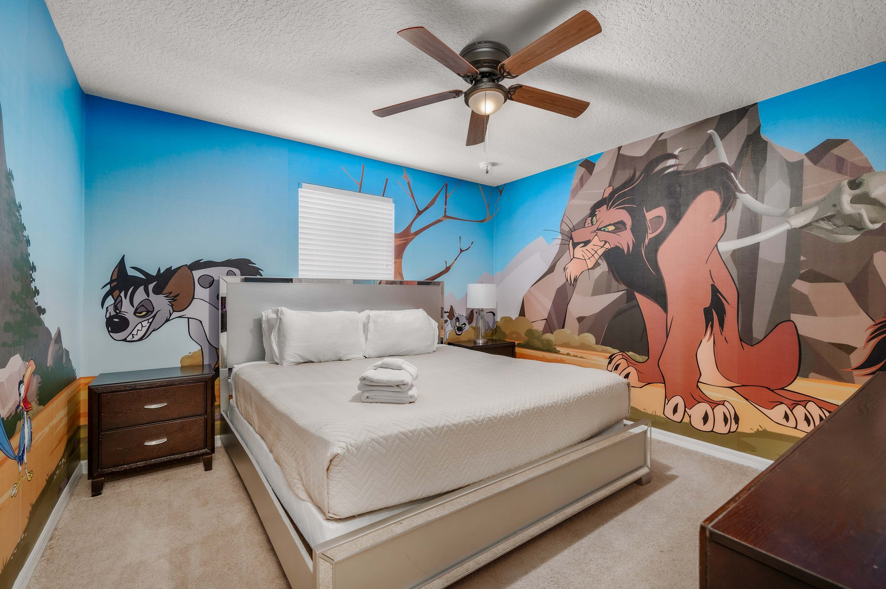 Elegant villa near Disney w/ pool & gameroom