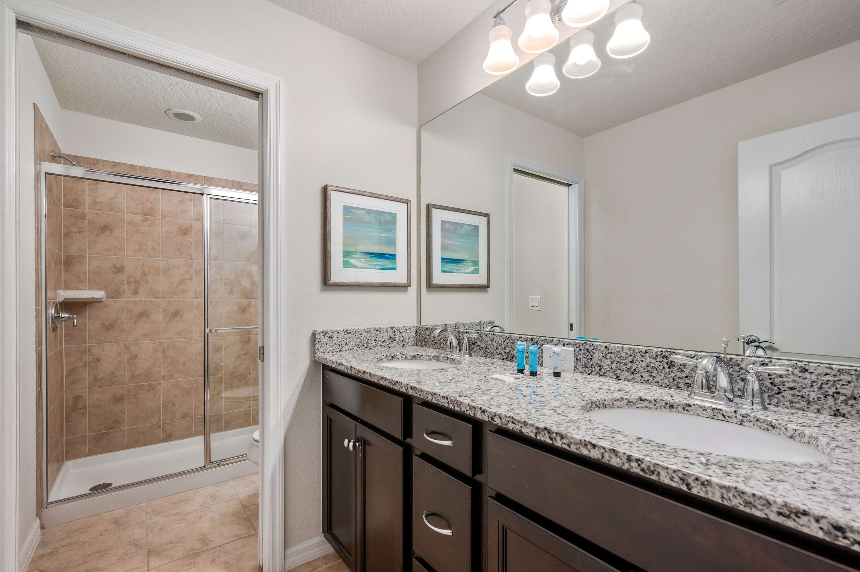 Elegant villa near Disney w/ pool & gameroom