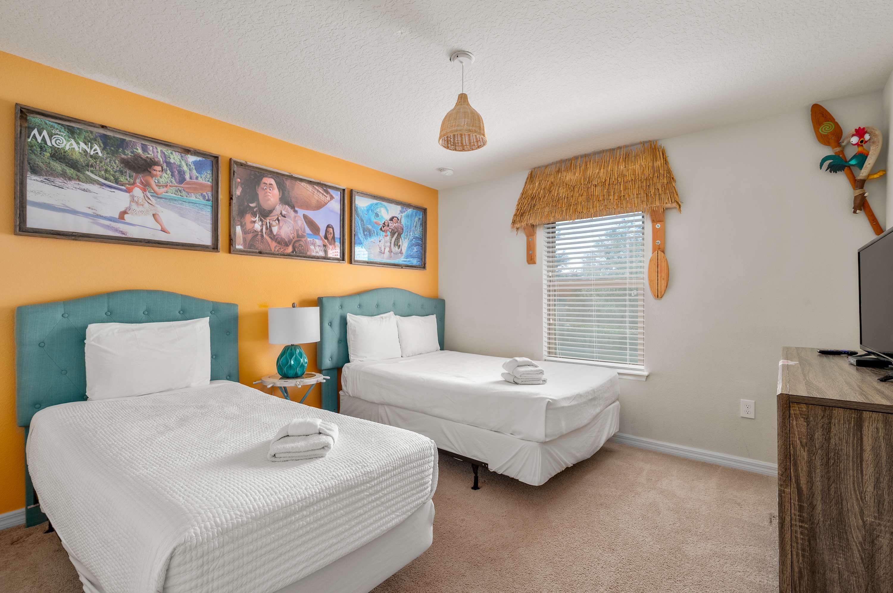 Elegant villa near Disney w/ pool & gameroom