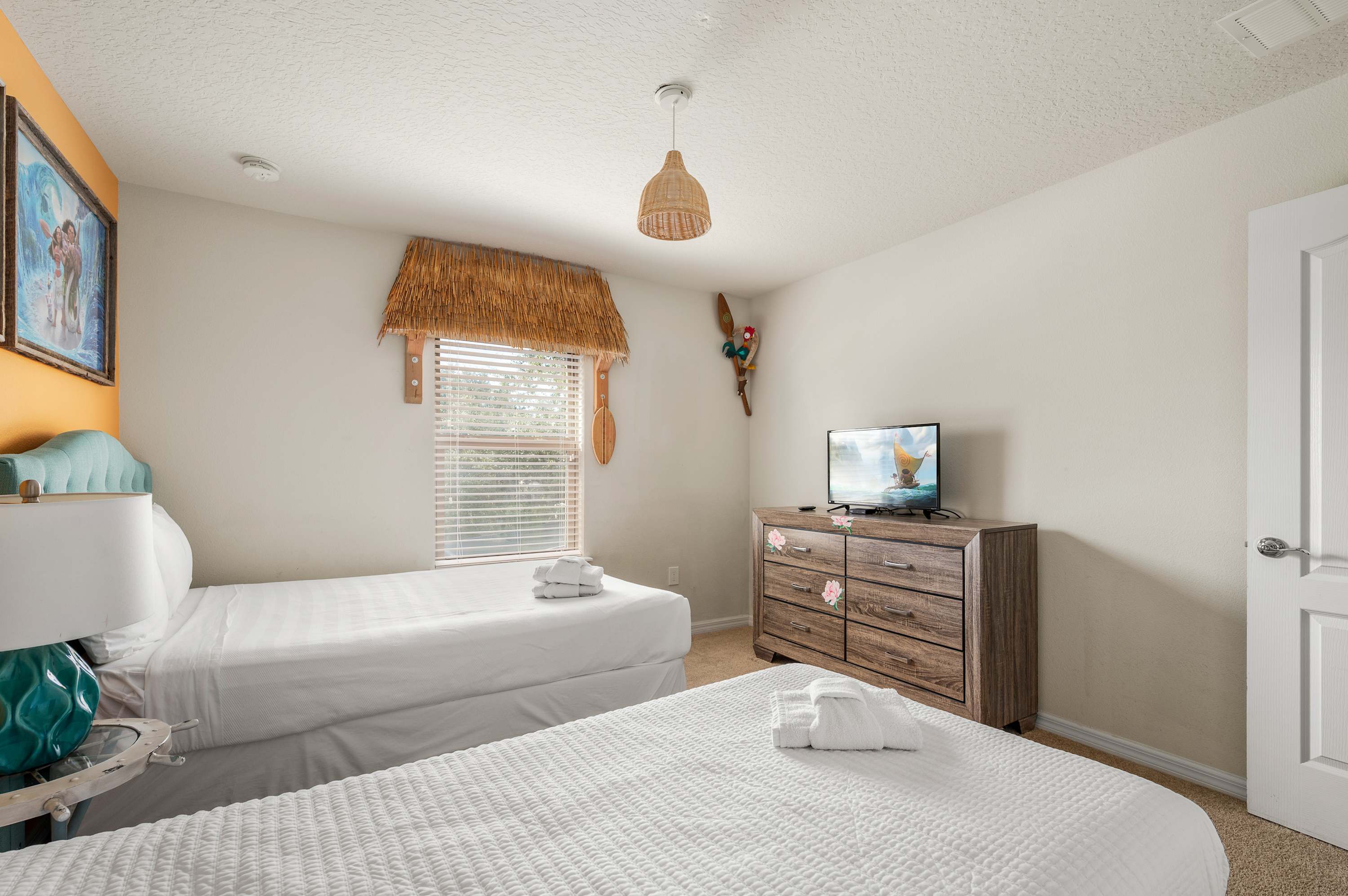 Elegant villa near Disney w/ pool & gameroom