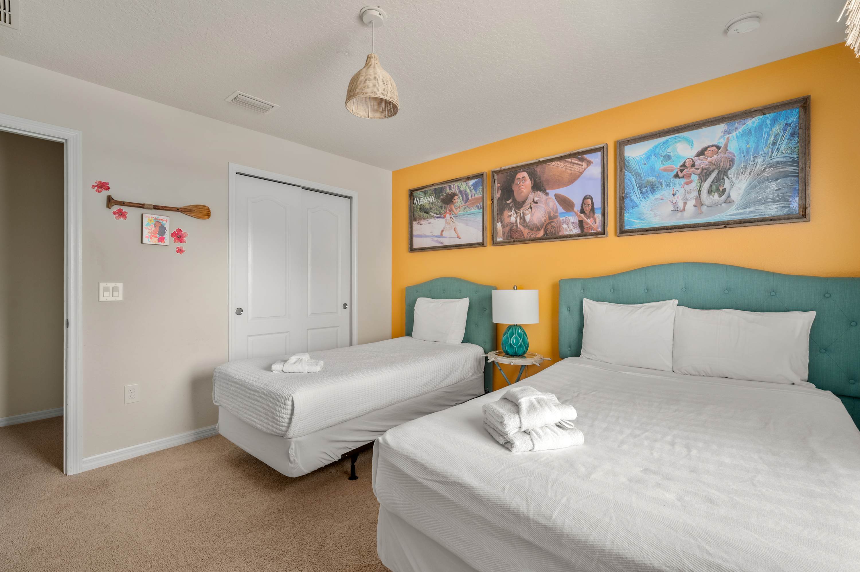 Elegant villa near Disney w/ pool & gameroom