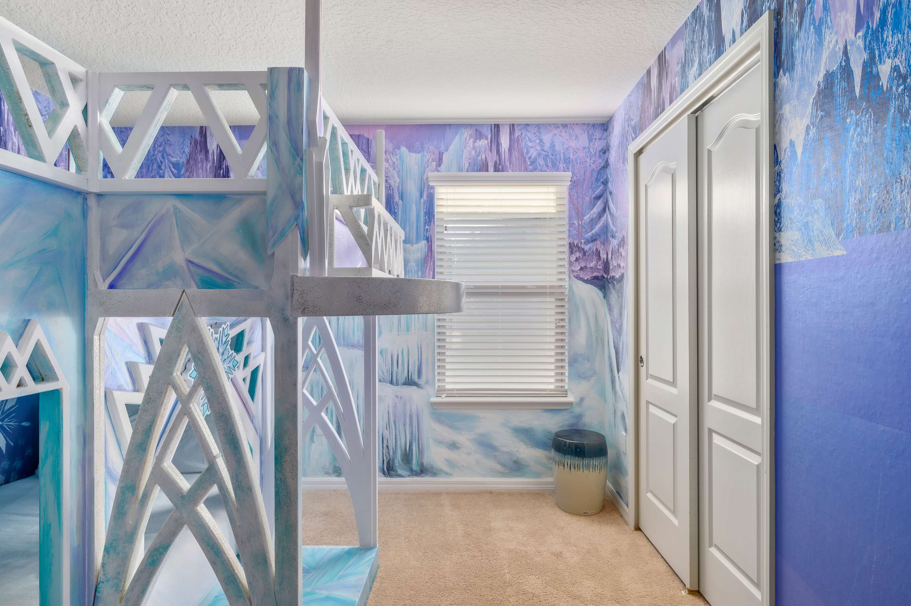 Elegant villa near Disney w/ pool & gameroom