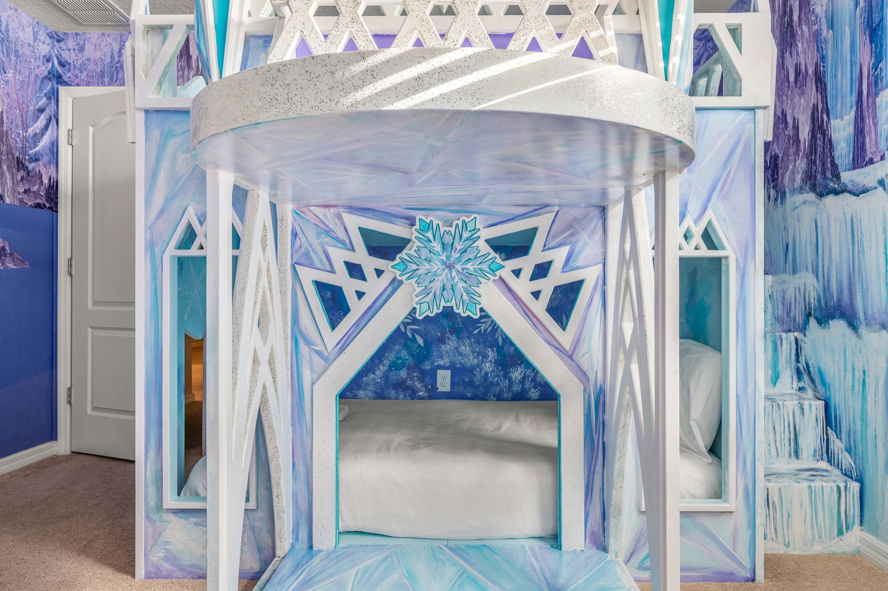 Elegant villa near Disney w/ pool & gameroom