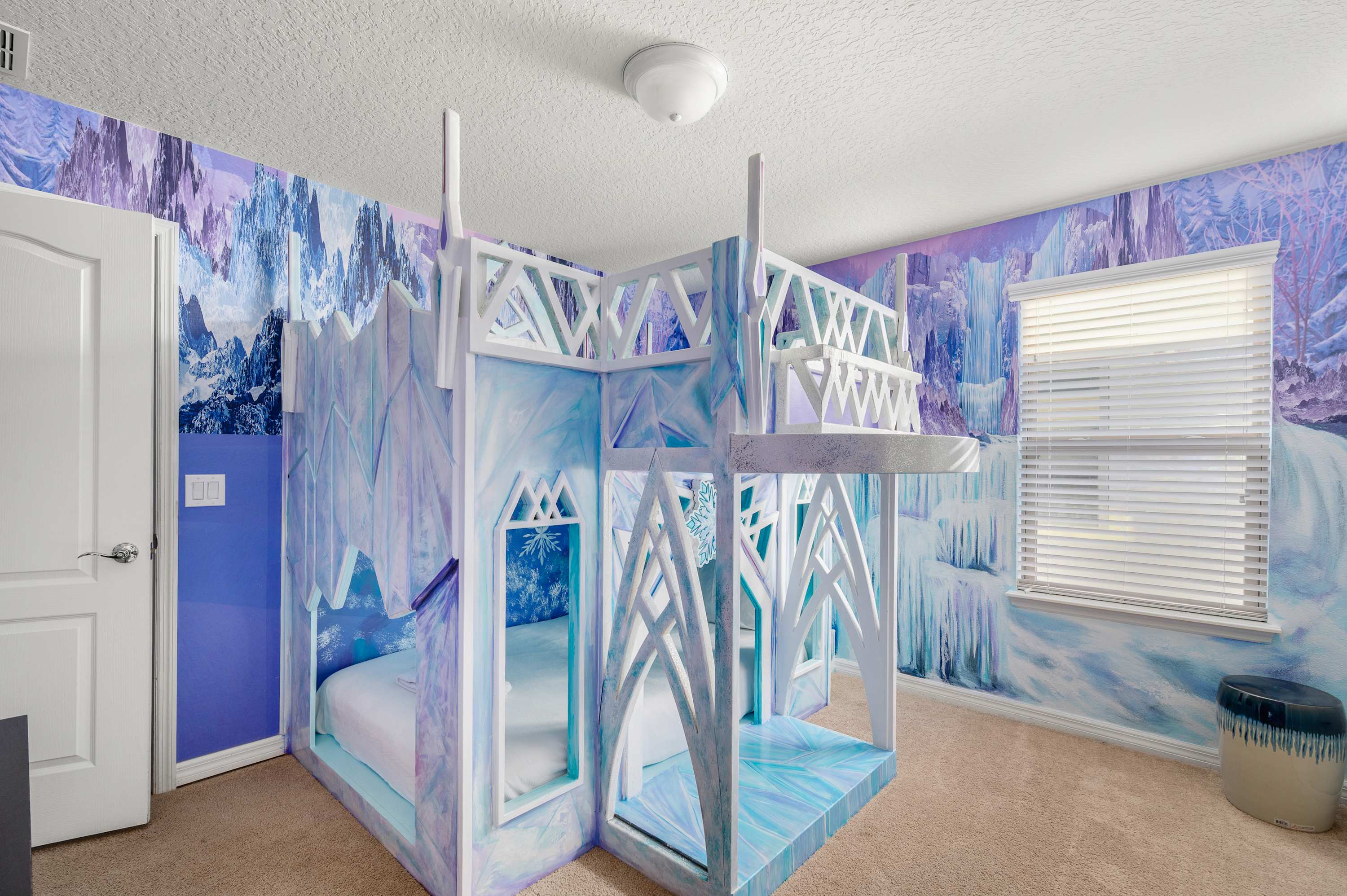 Elegant villa near Disney w/ pool & gameroom